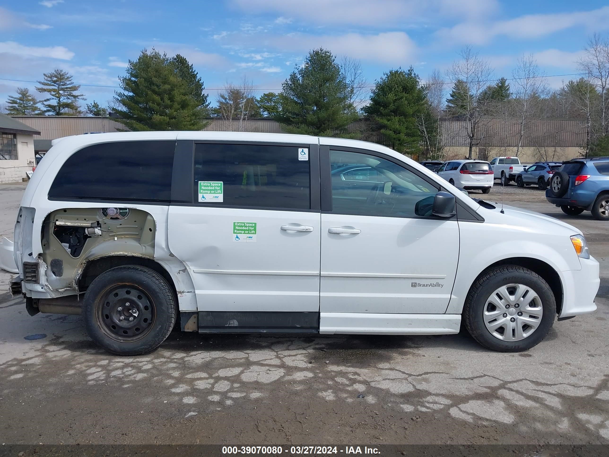 Photo 13 VIN: 2C4RDGBG1GR316327 - DODGE CARAVAN 