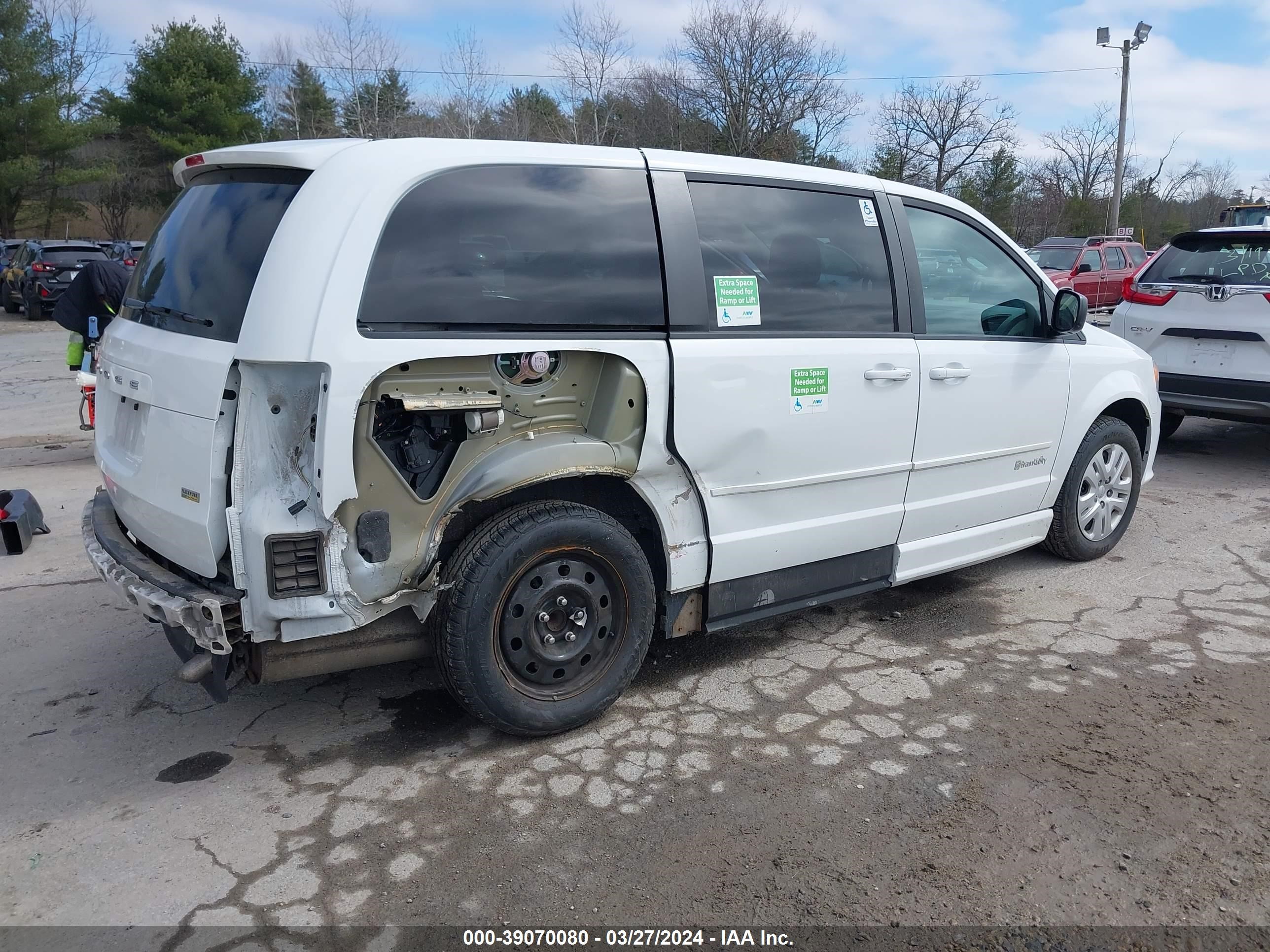 Photo 3 VIN: 2C4RDGBG1GR316327 - DODGE CARAVAN 