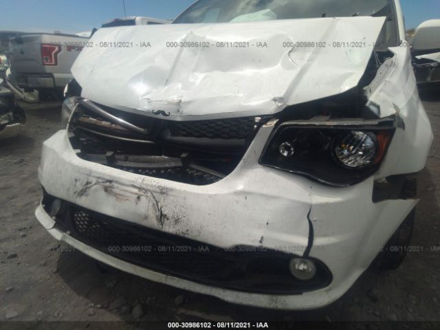 Photo 5 VIN: 2C4RDGBG1JR184306 - DODGE GRAND CARAVAN 