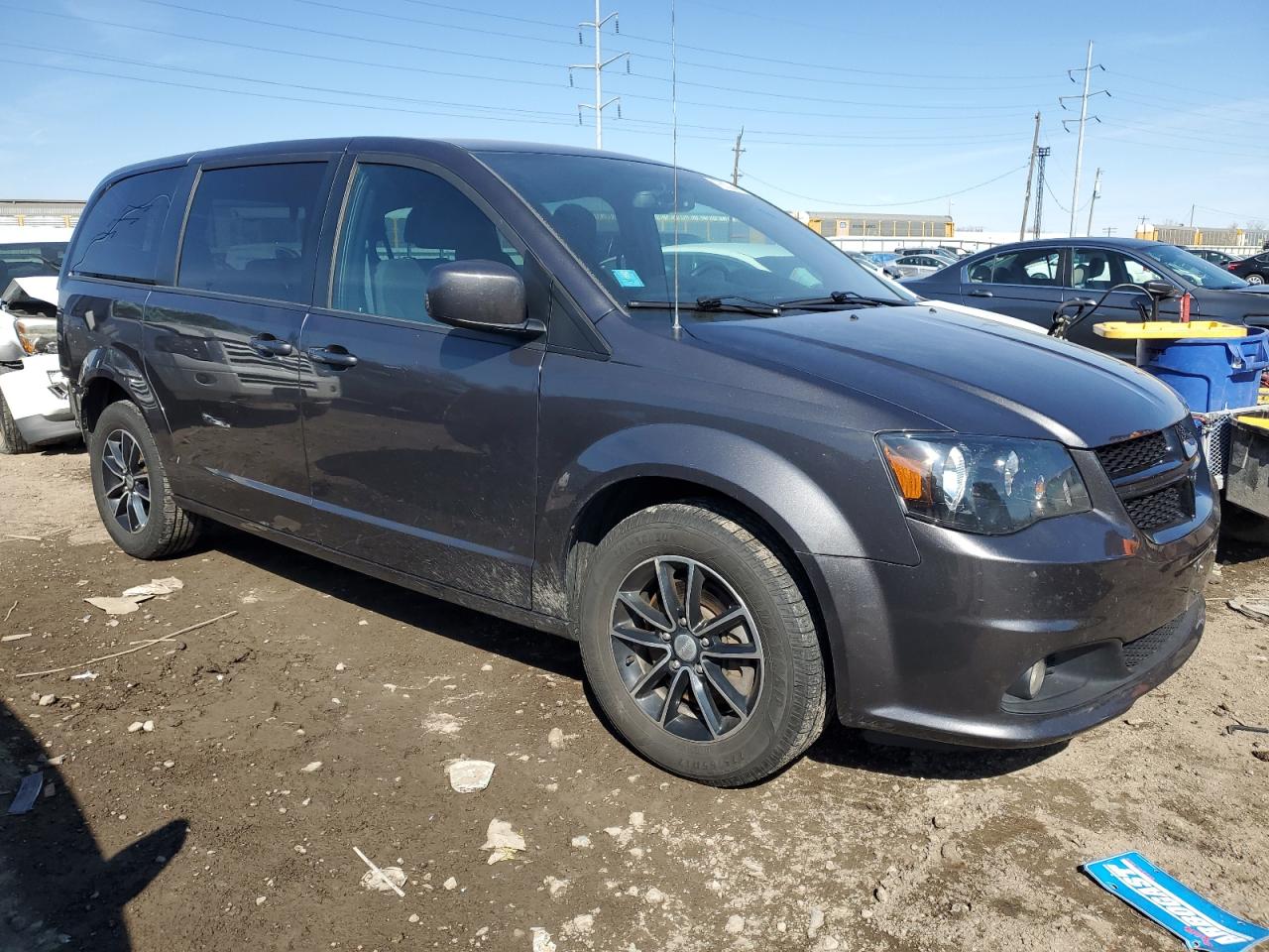 Photo 3 VIN: 2C4RDGBG1JR202240 - DODGE CARAVAN 