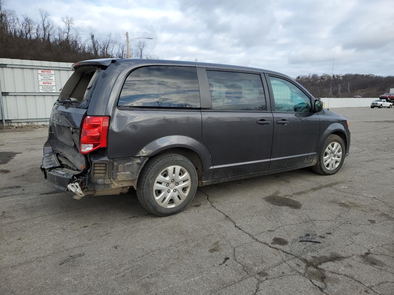 Photo 2 VIN: 2C4RDGBG1KR805917 - DODGE CARAVAN 