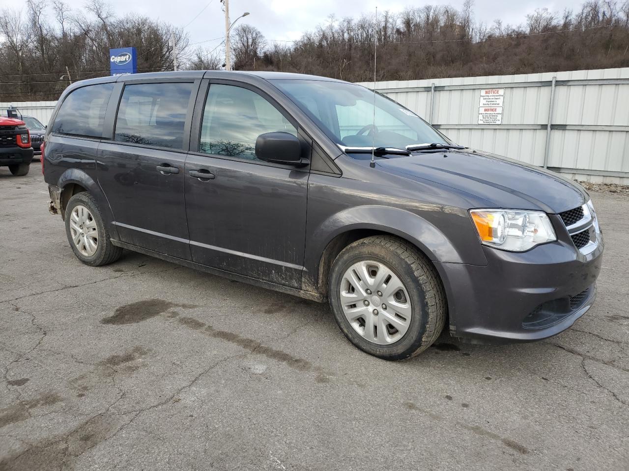 Photo 3 VIN: 2C4RDGBG1KR805917 - DODGE CARAVAN 