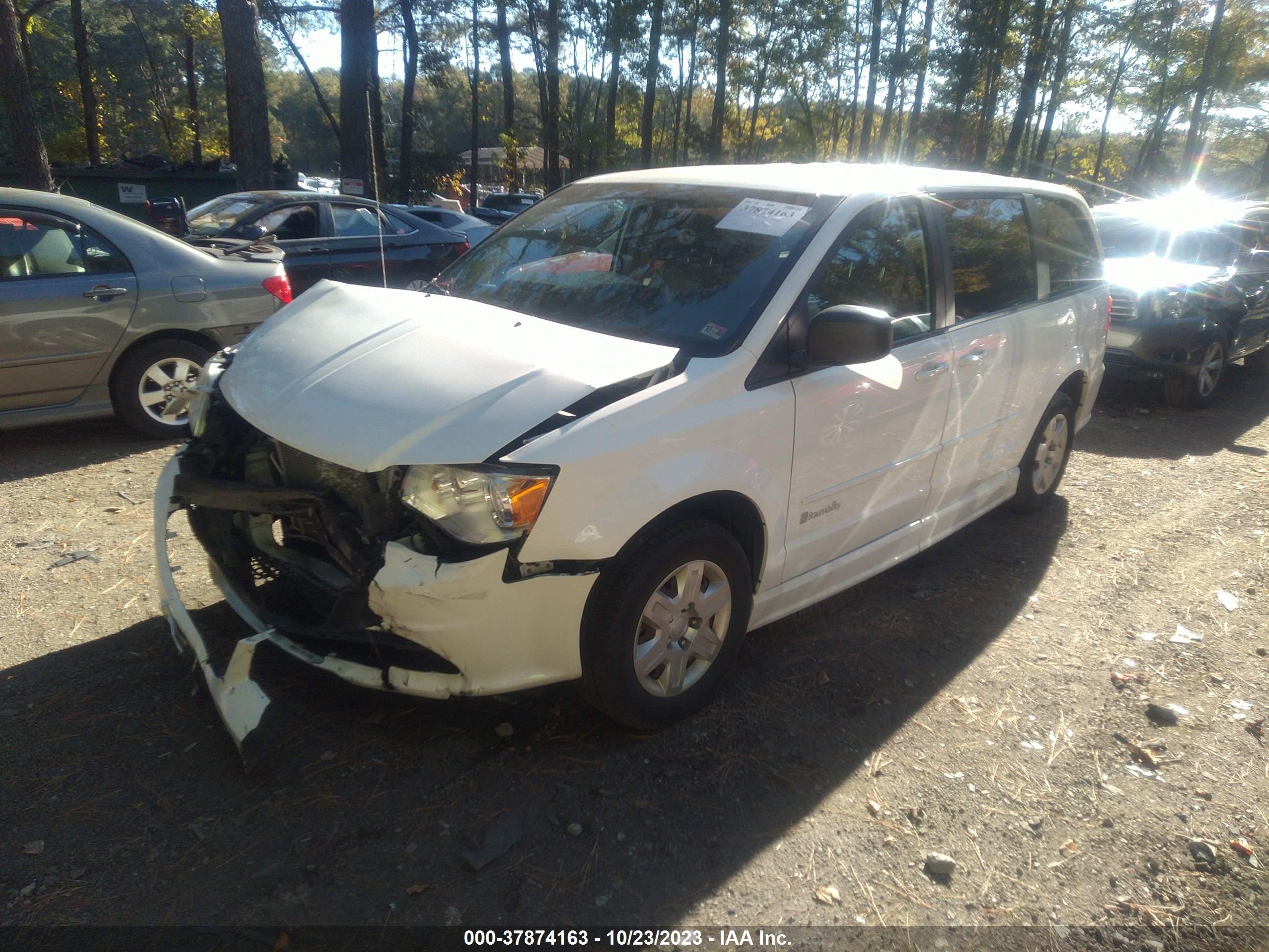 Photo 1 VIN: 2C4RDGBG2CR324950 - DODGE CARAVAN 