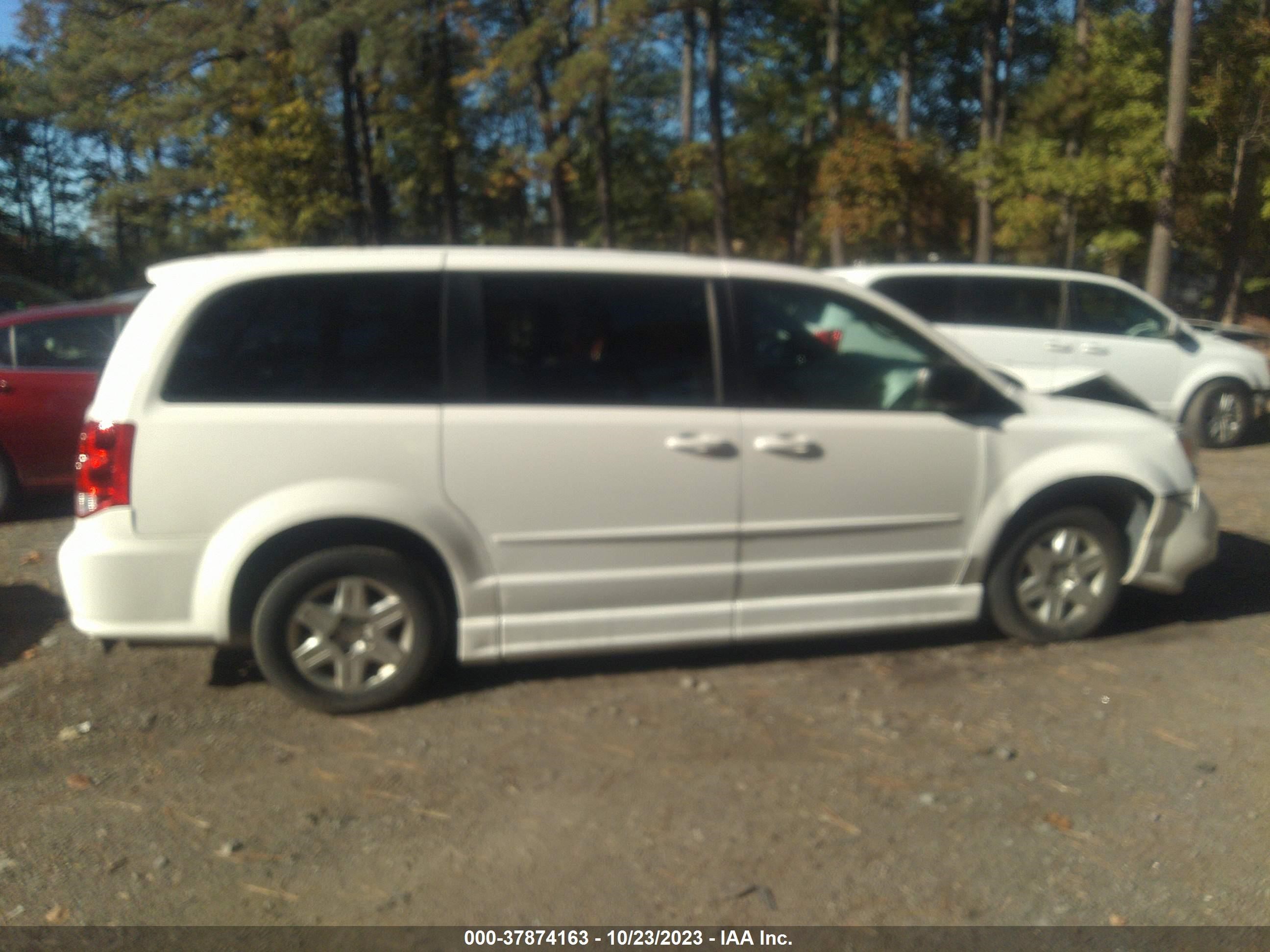 Photo 12 VIN: 2C4RDGBG2CR324950 - DODGE CARAVAN 