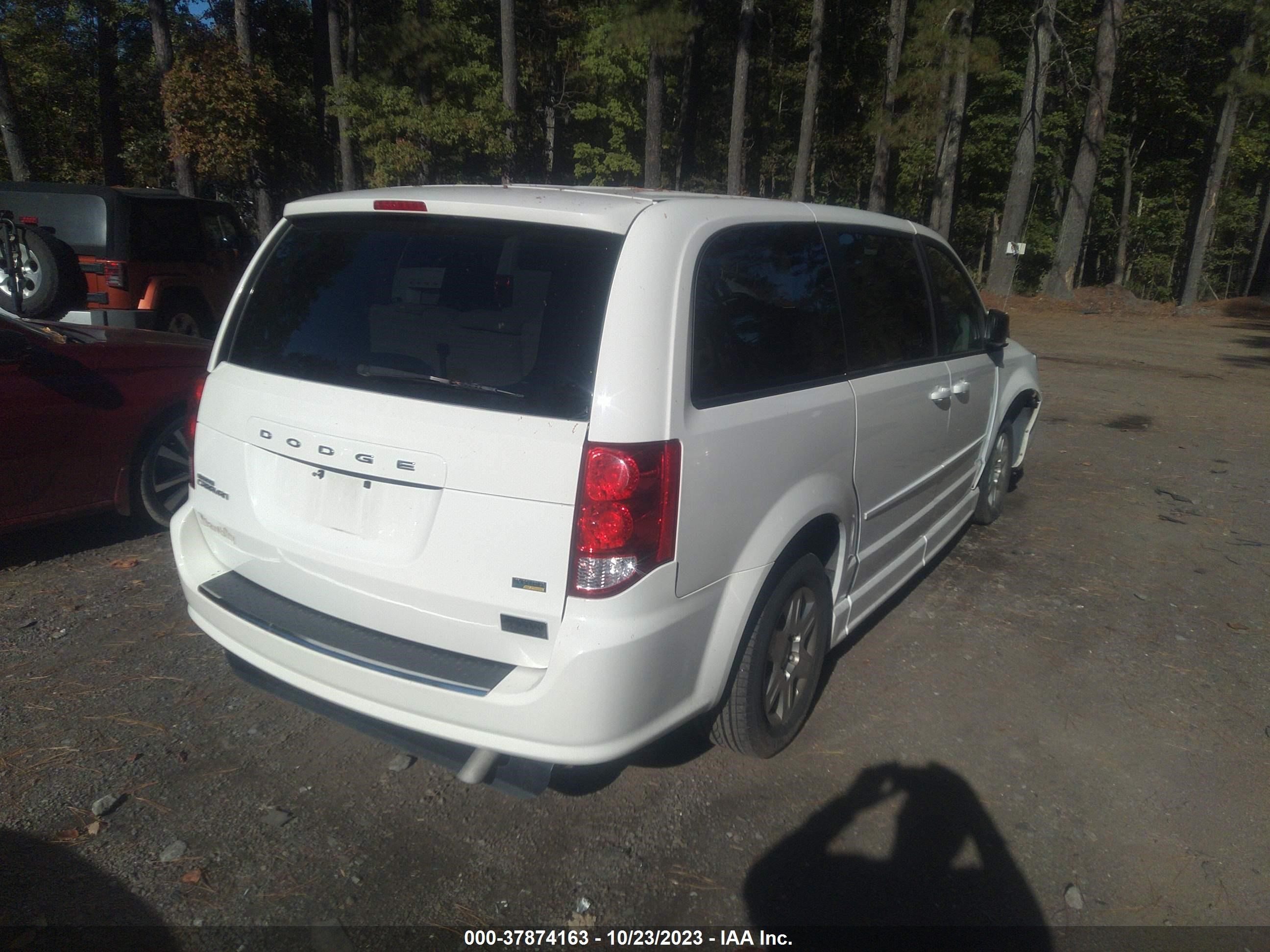 Photo 3 VIN: 2C4RDGBG2CR324950 - DODGE CARAVAN 