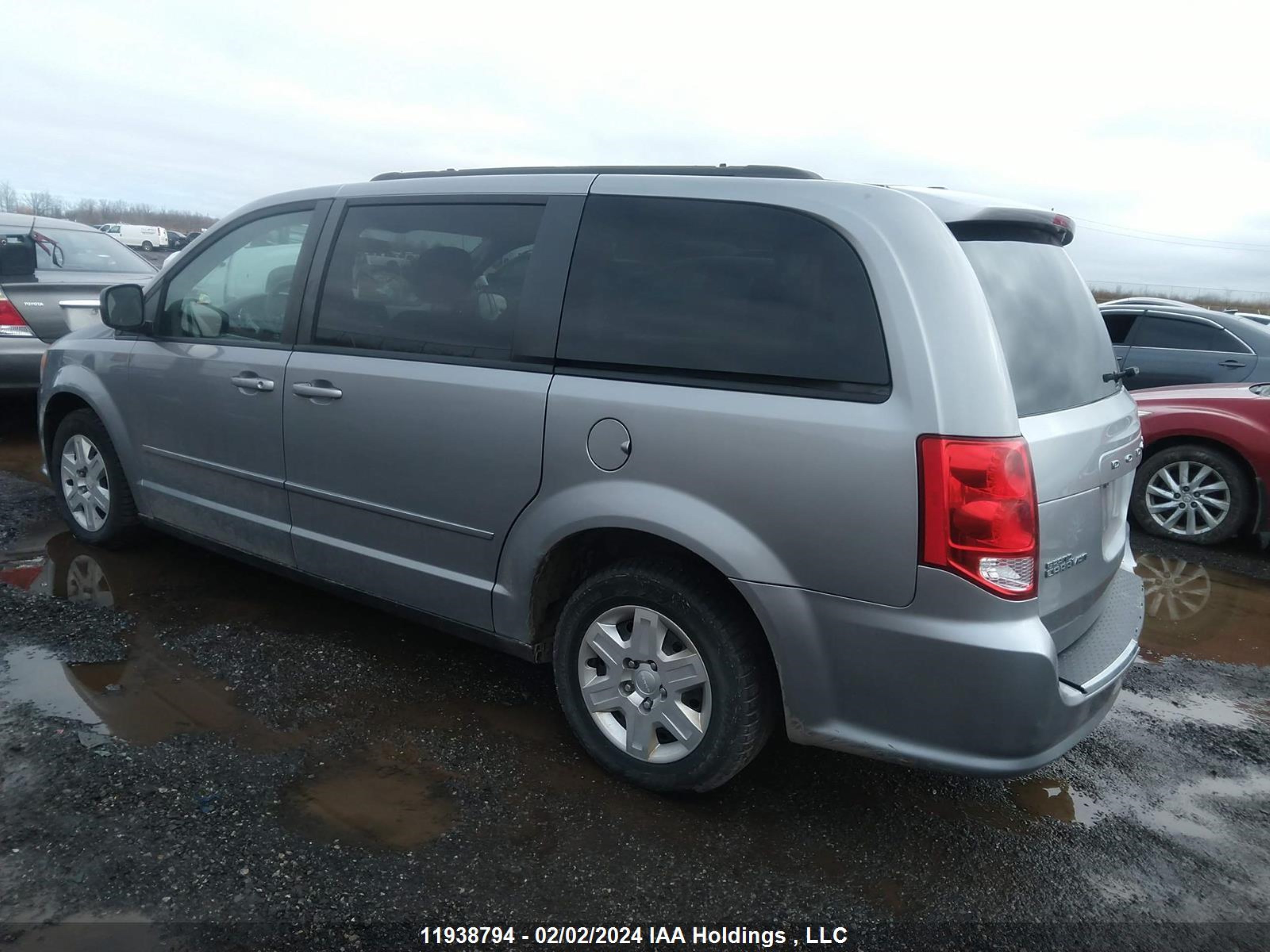 Photo 2 VIN: 2C4RDGBG2DR546101 - DODGE CARAVAN 