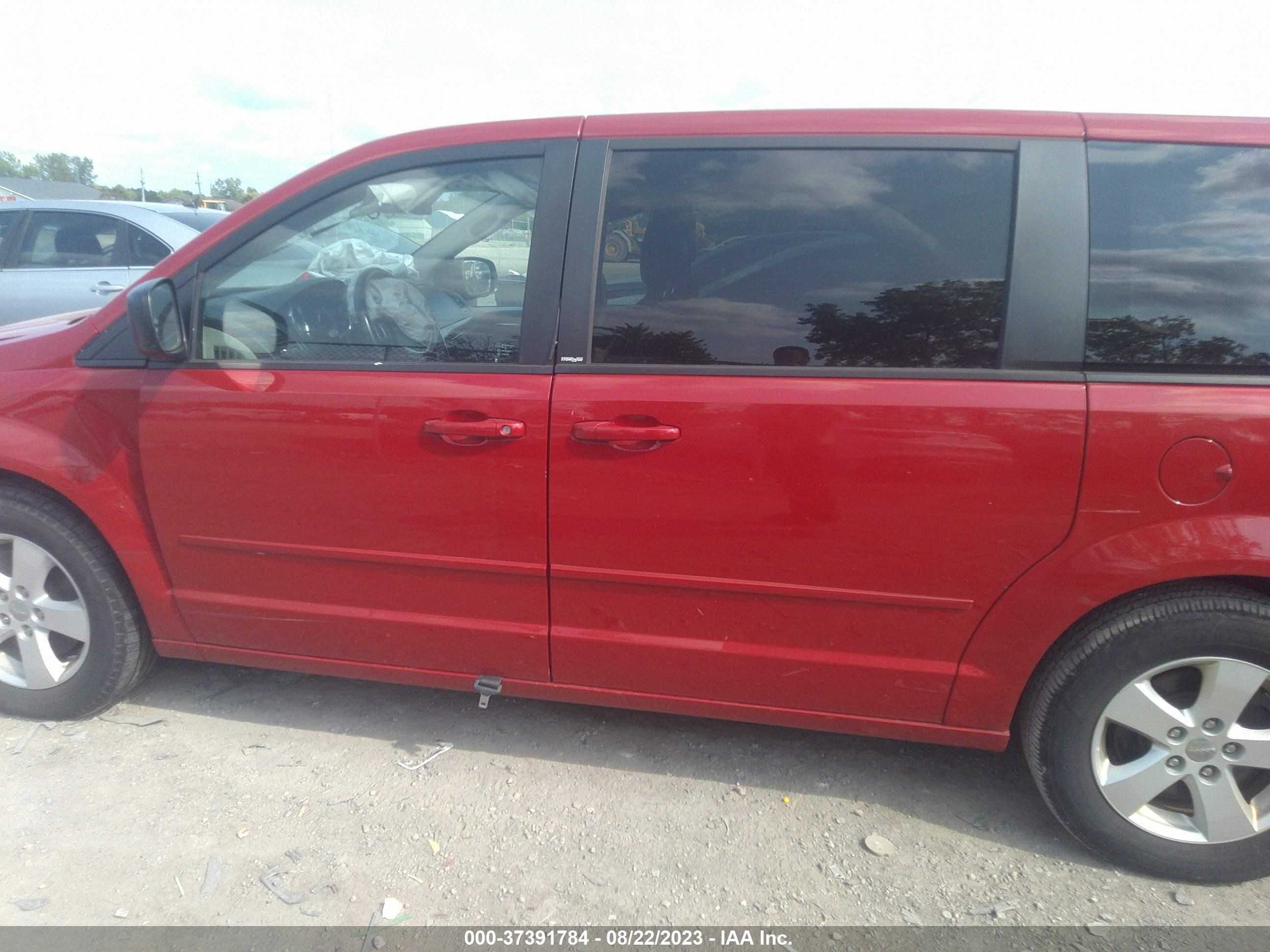 Photo 14 VIN: 2C4RDGBG2DR682342 - DODGE CARAVAN 