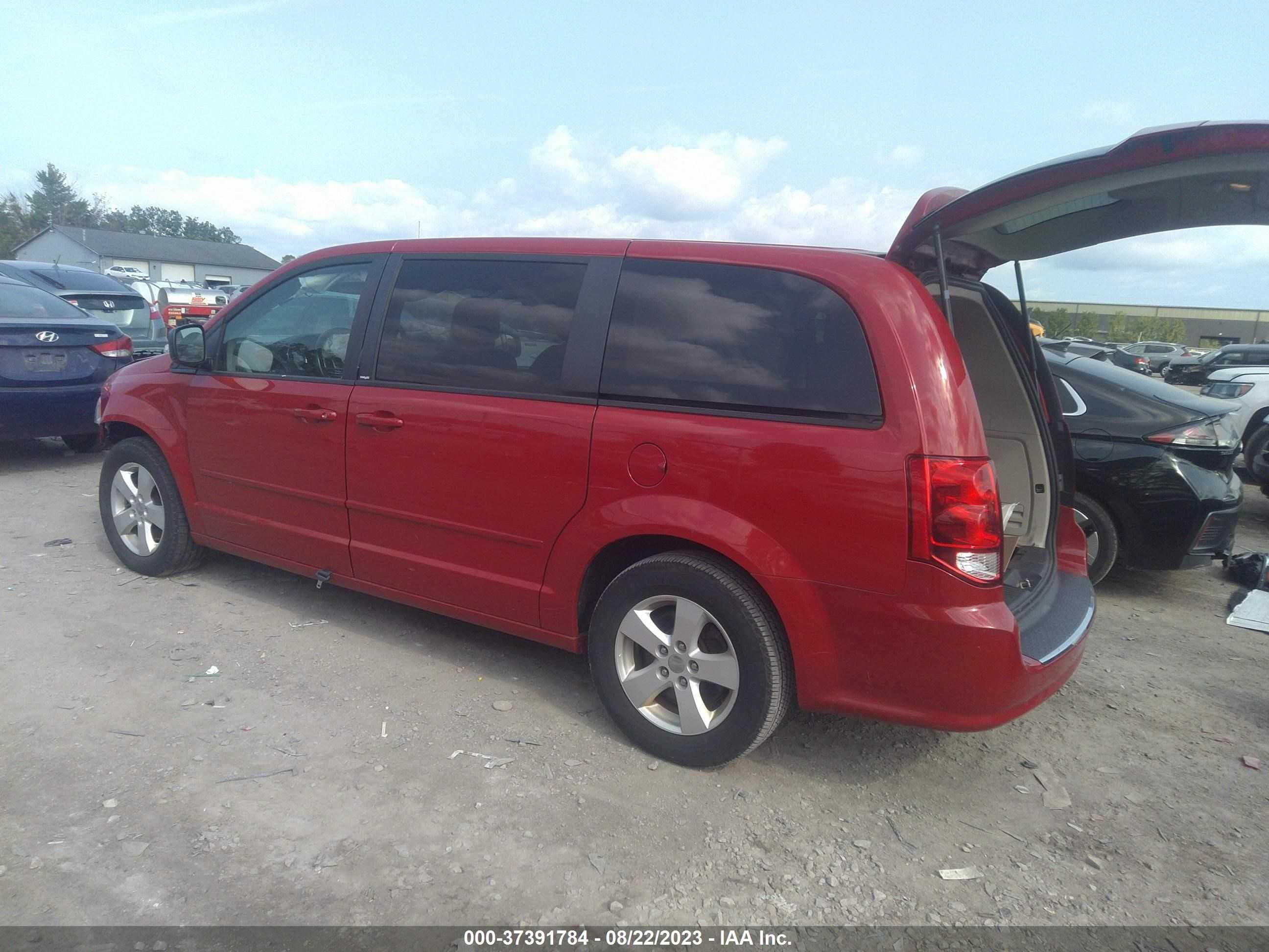 Photo 2 VIN: 2C4RDGBG2DR682342 - DODGE CARAVAN 