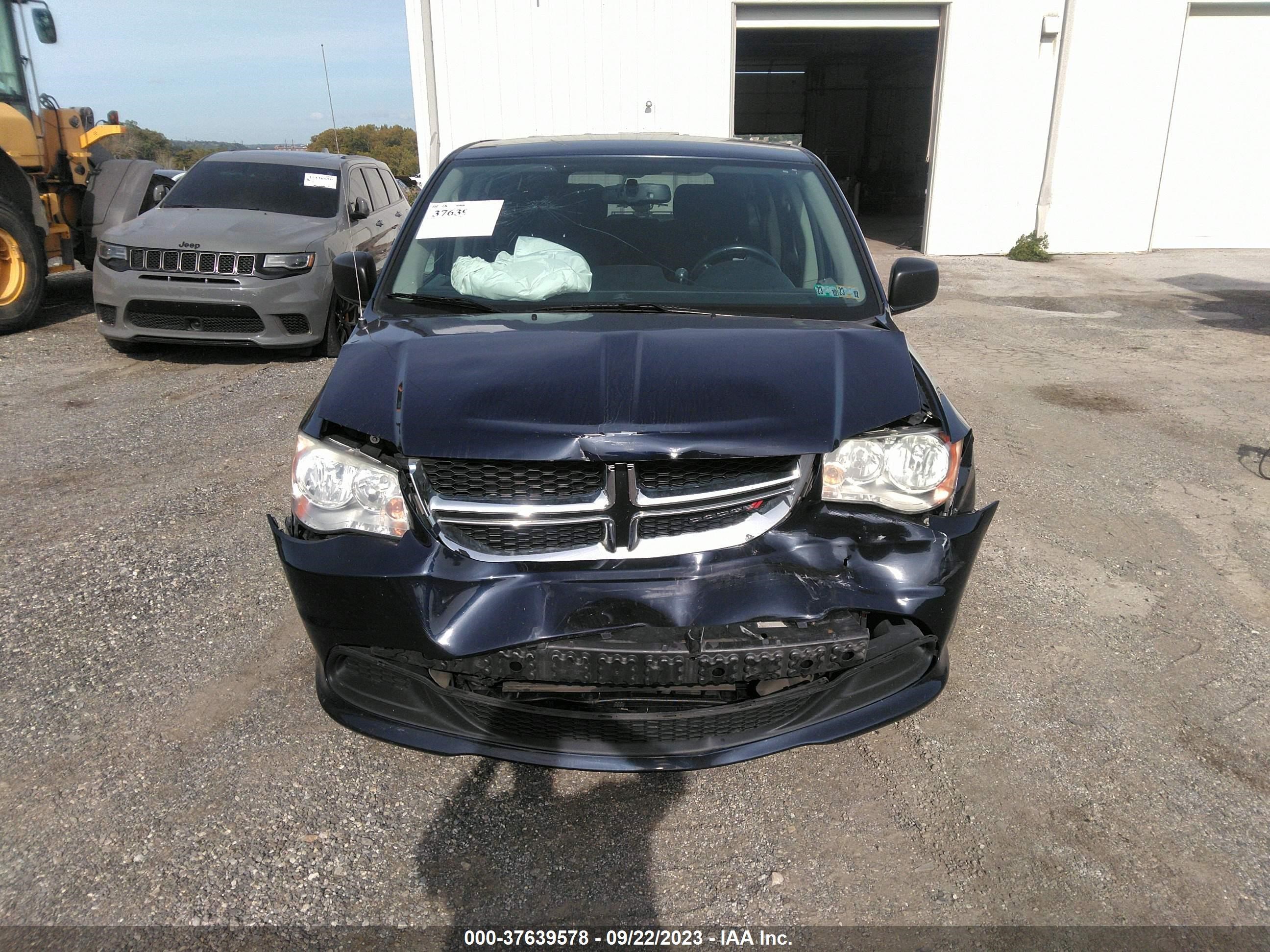 Photo 11 VIN: 2C4RDGBG2DR704291 - DODGE CARAVAN 