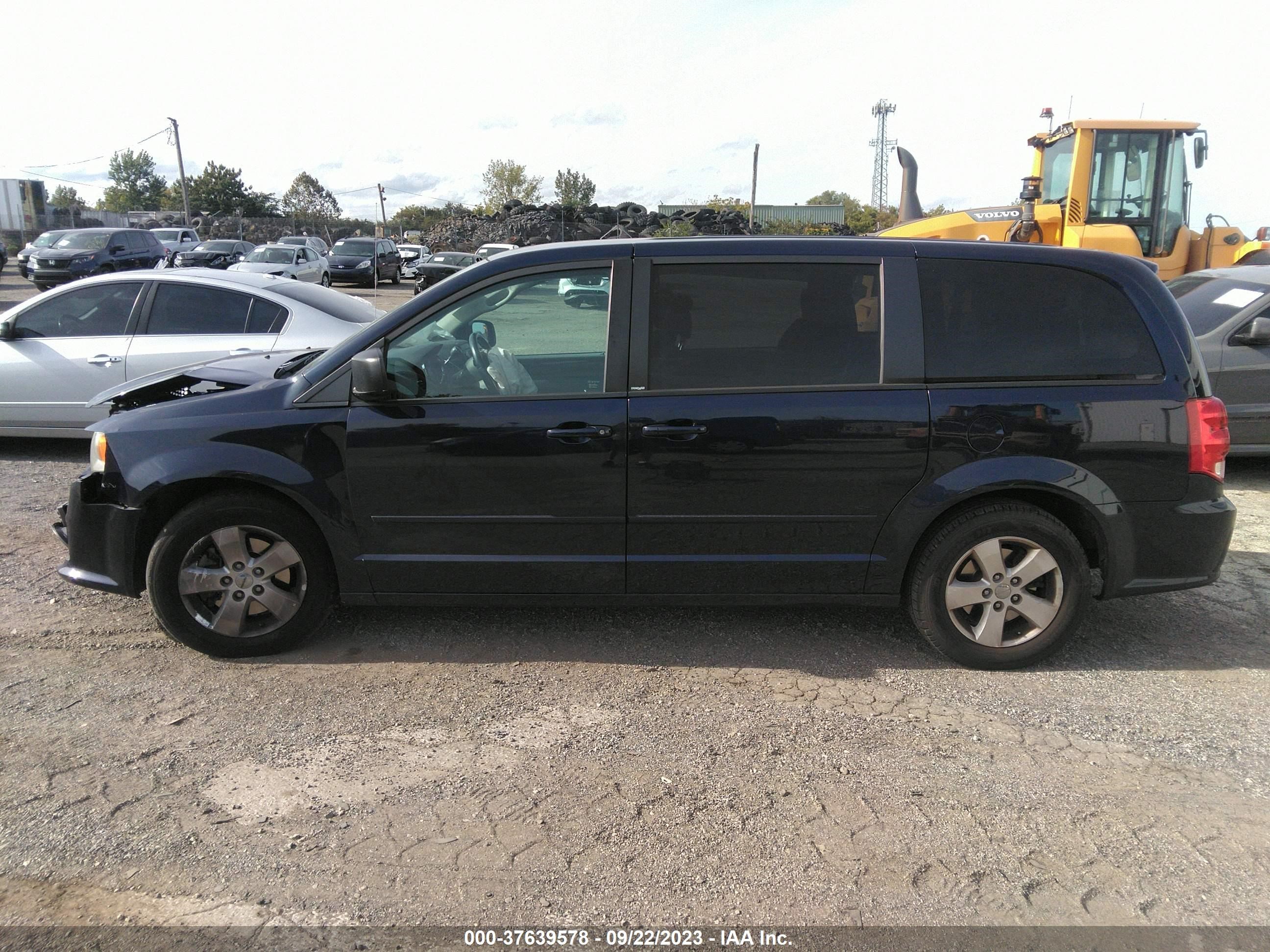 Photo 13 VIN: 2C4RDGBG2DR704291 - DODGE CARAVAN 