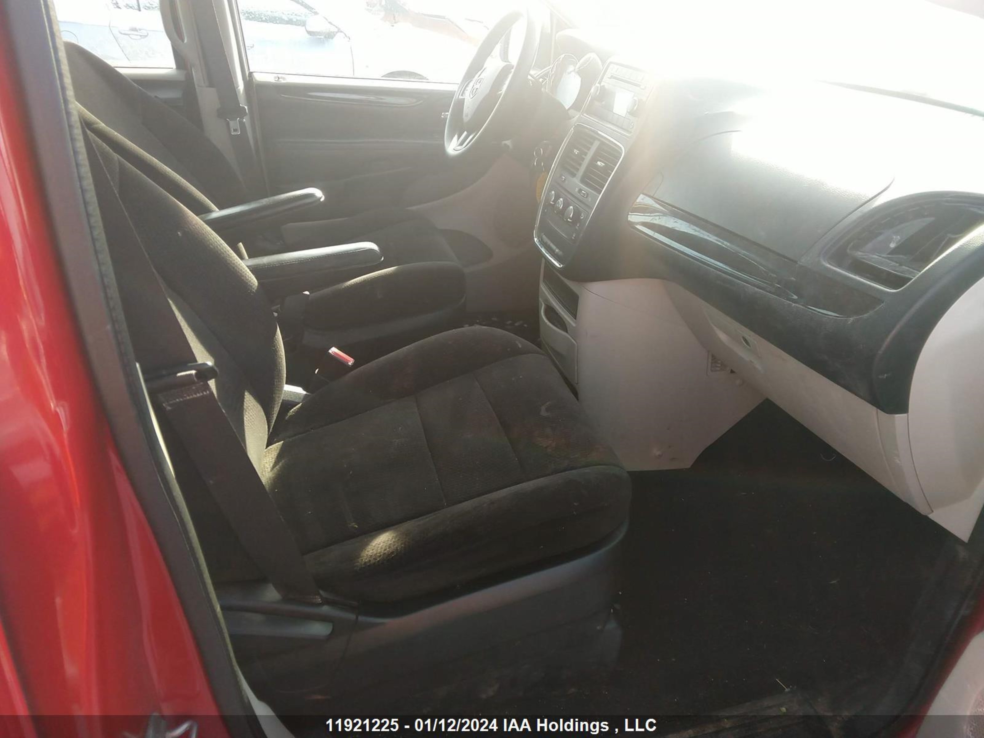 Photo 4 VIN: 2C4RDGBG2DR764829 - DODGE CARAVAN 