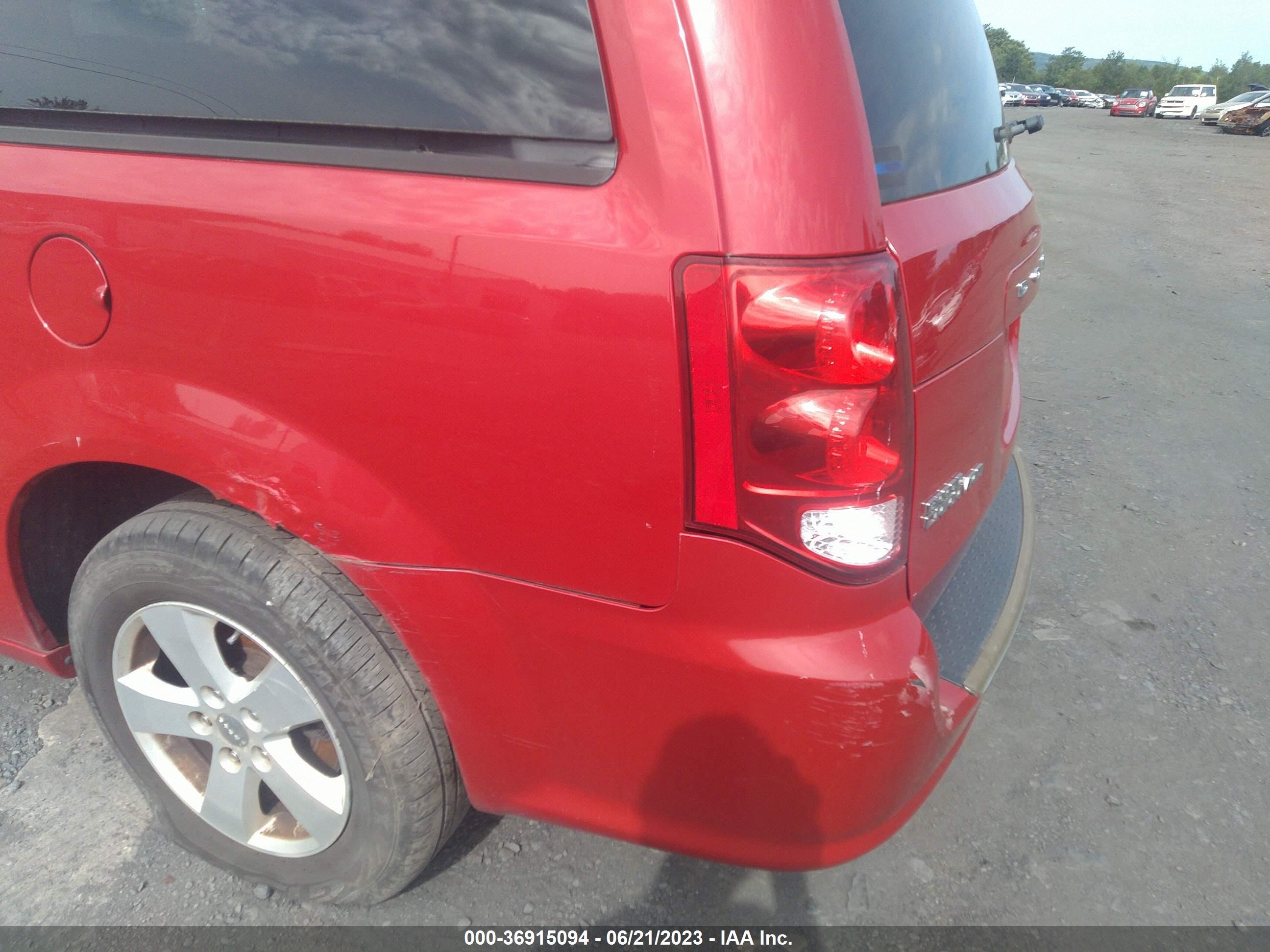 Photo 5 VIN: 2C4RDGBG2DR788287 - DODGE CARAVAN 