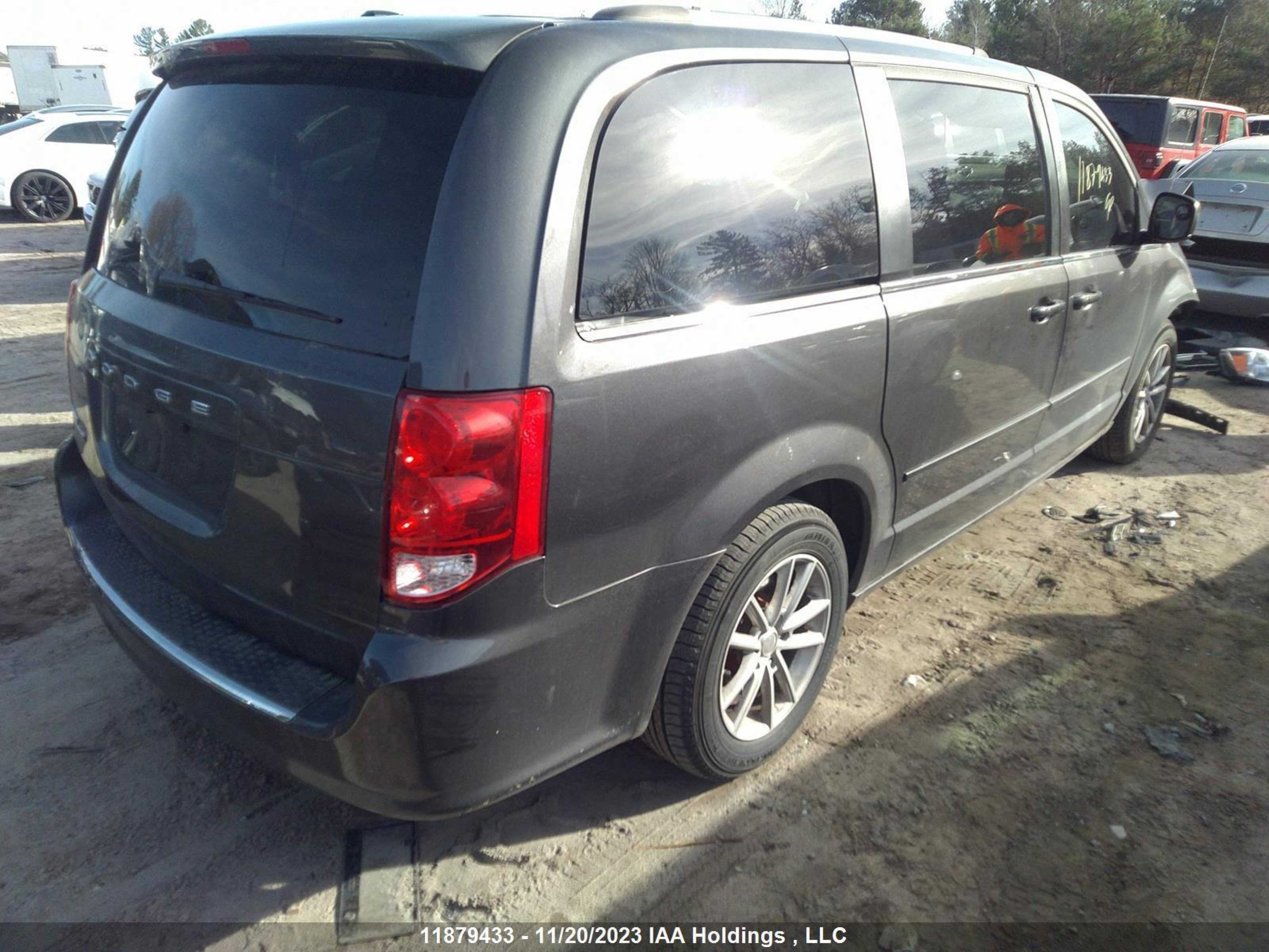 Photo 3 VIN: 2C4RDGBG2FR723247 - DODGE CARAVAN 