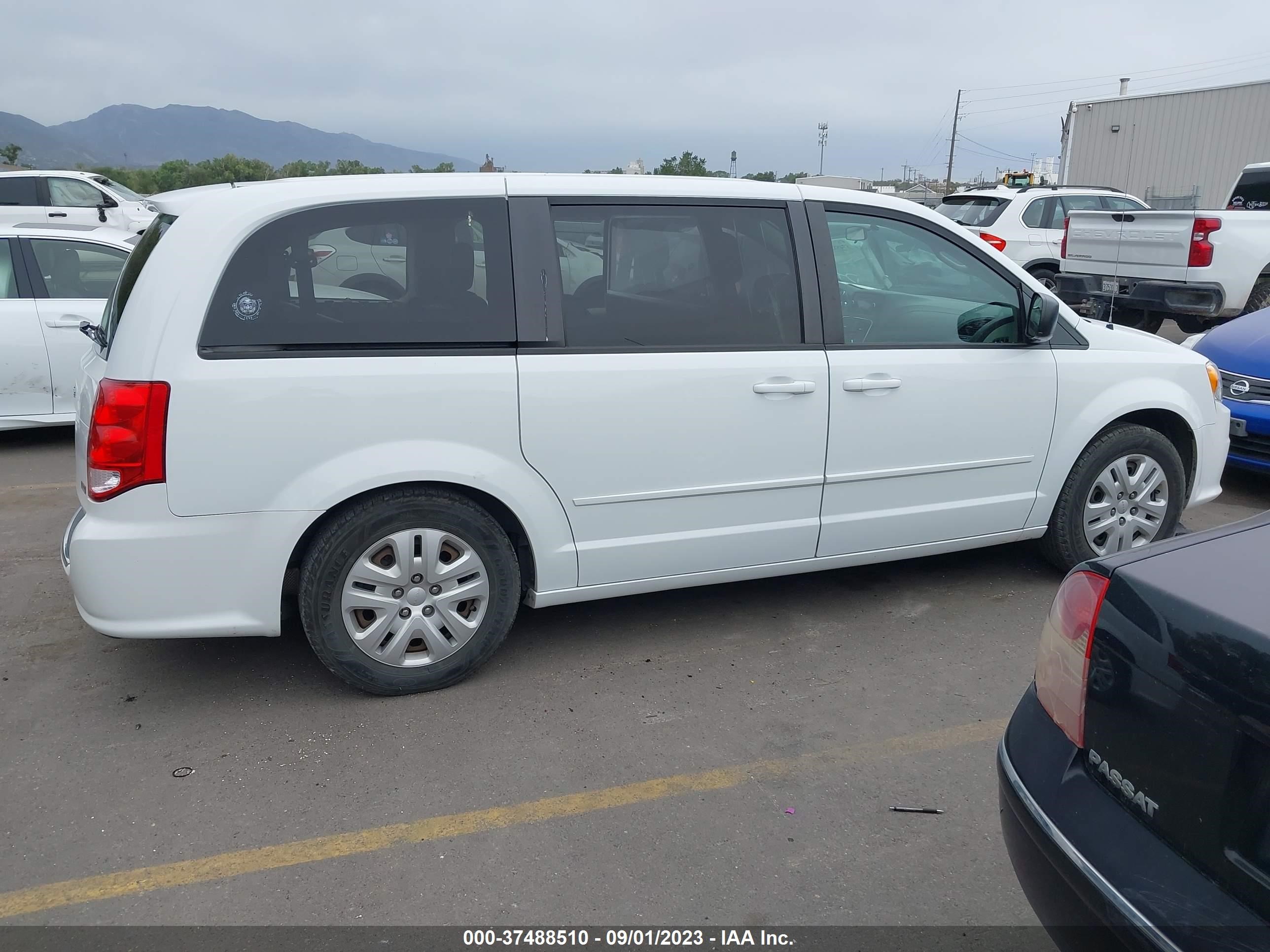 Photo 12 VIN: 2C4RDGBG2GR316210 - DODGE CARAVAN 