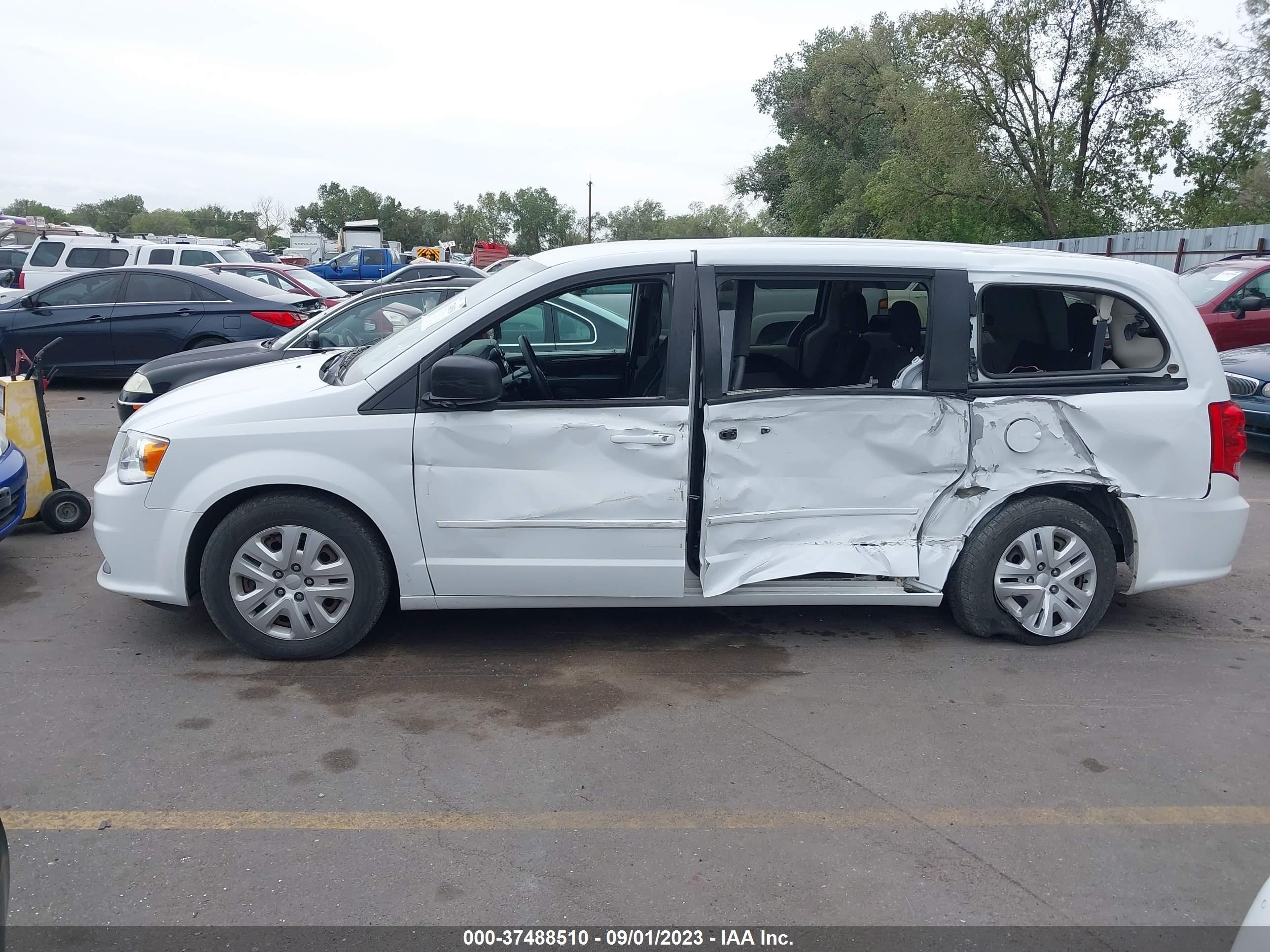 Photo 13 VIN: 2C4RDGBG2GR316210 - DODGE CARAVAN 