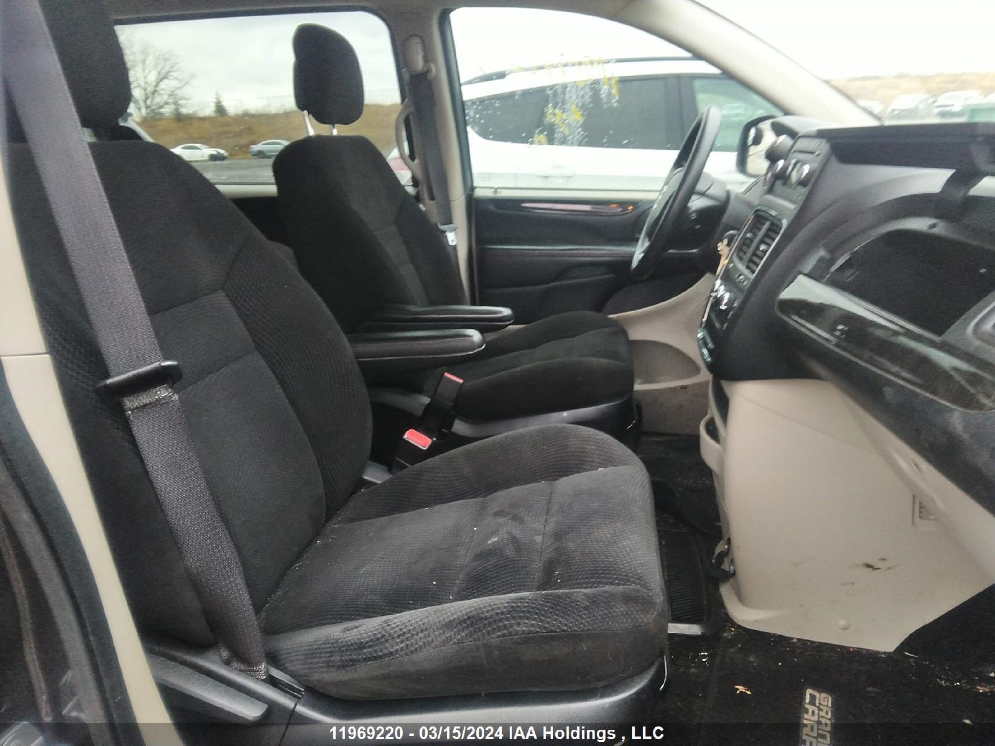 Photo 4 VIN: 2C4RDGBG2HR612684 - DODGE CARAVAN 