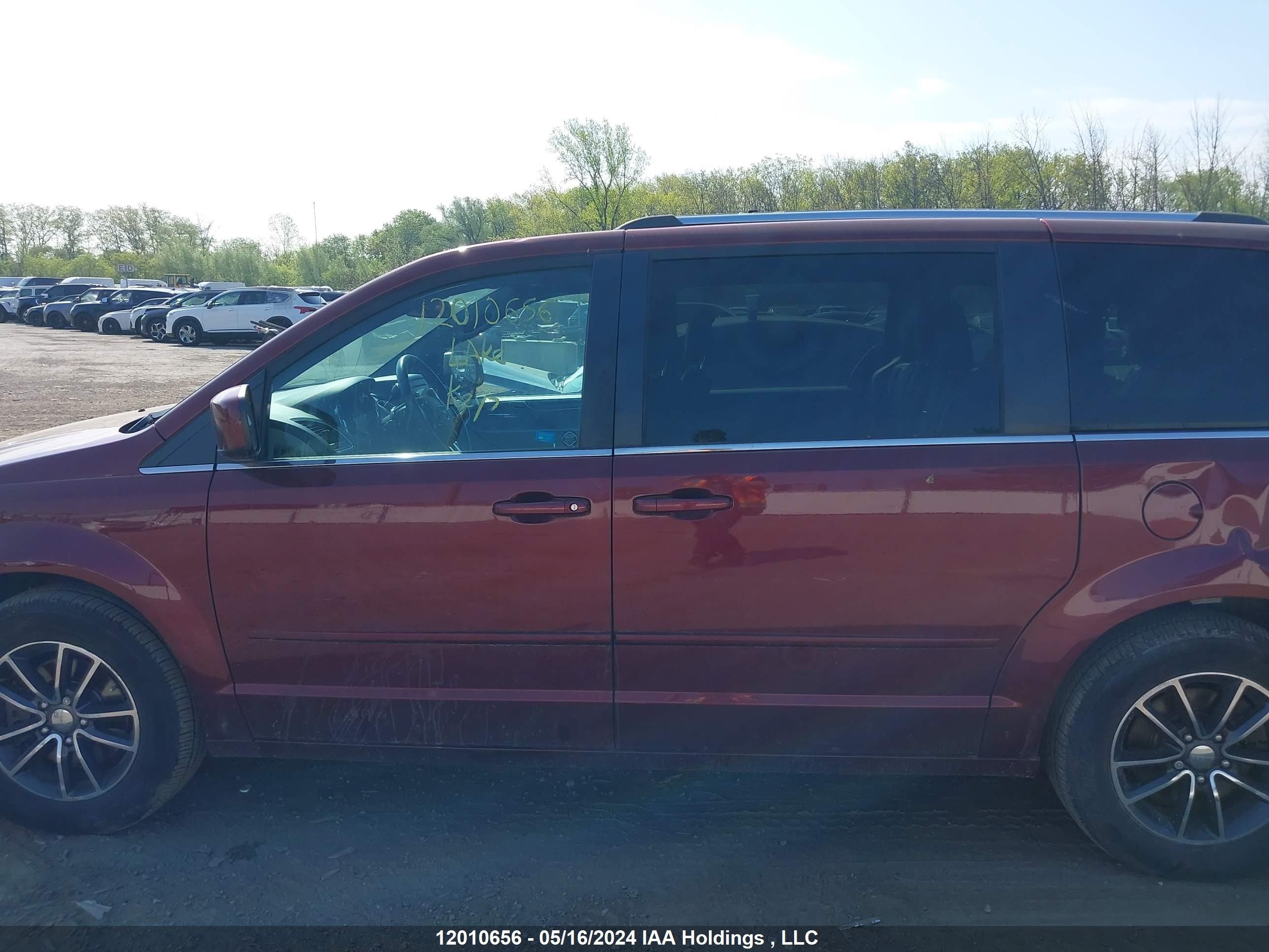 Photo 13 VIN: 2C4RDGBG2HR658547 - DODGE CARAVAN 