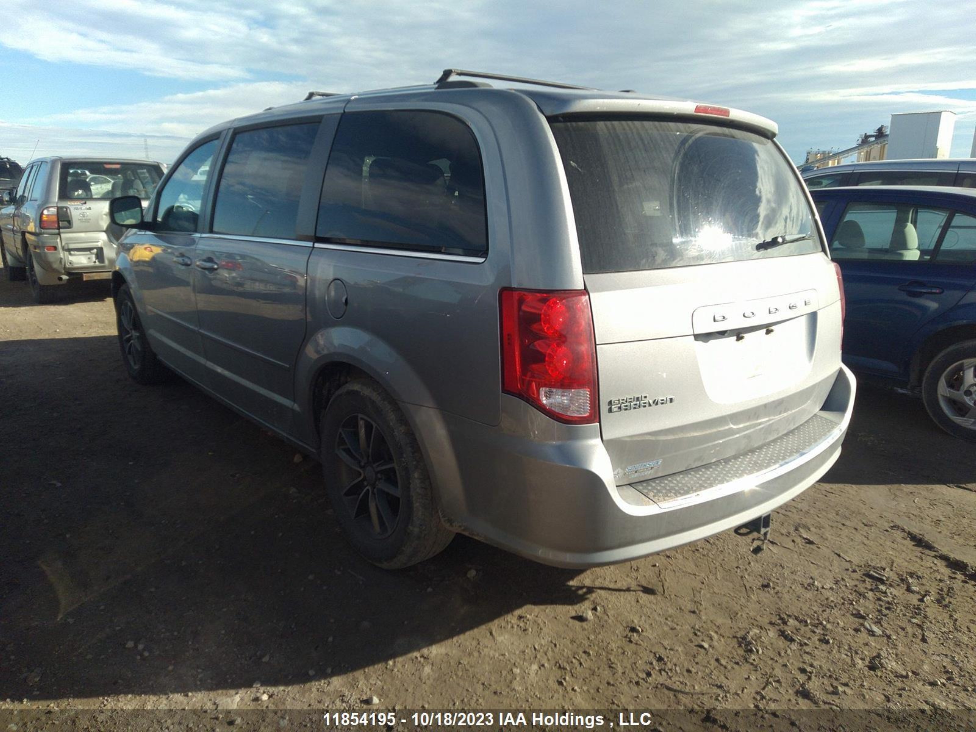 Photo 2 VIN: 2C4RDGBG2HR793124 - DODGE CARAVAN 