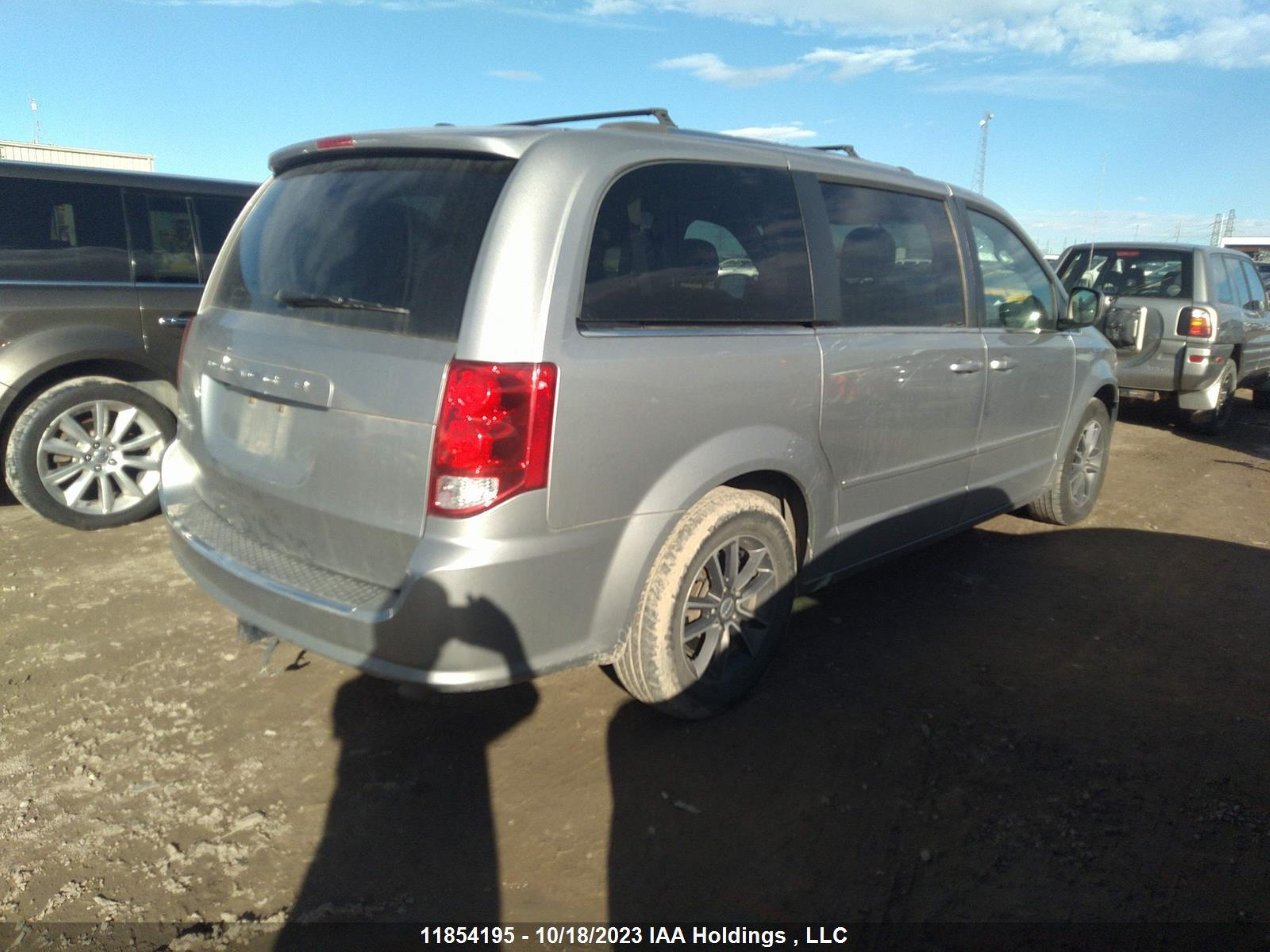 Photo 3 VIN: 2C4RDGBG2HR793124 - DODGE CARAVAN 