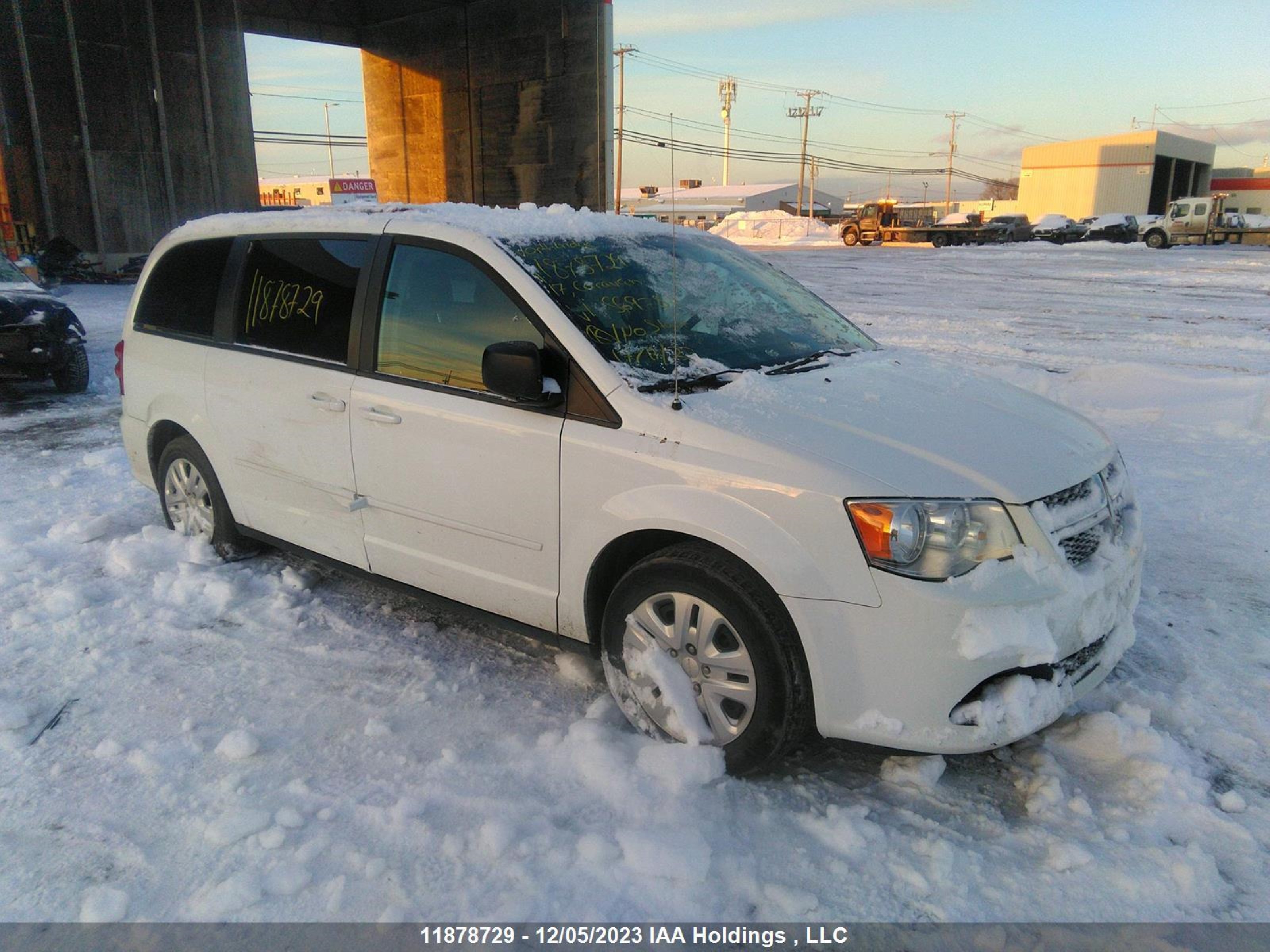 Photo 0 VIN: 2C4RDGBG2HR869781 - DODGE CARAVAN 