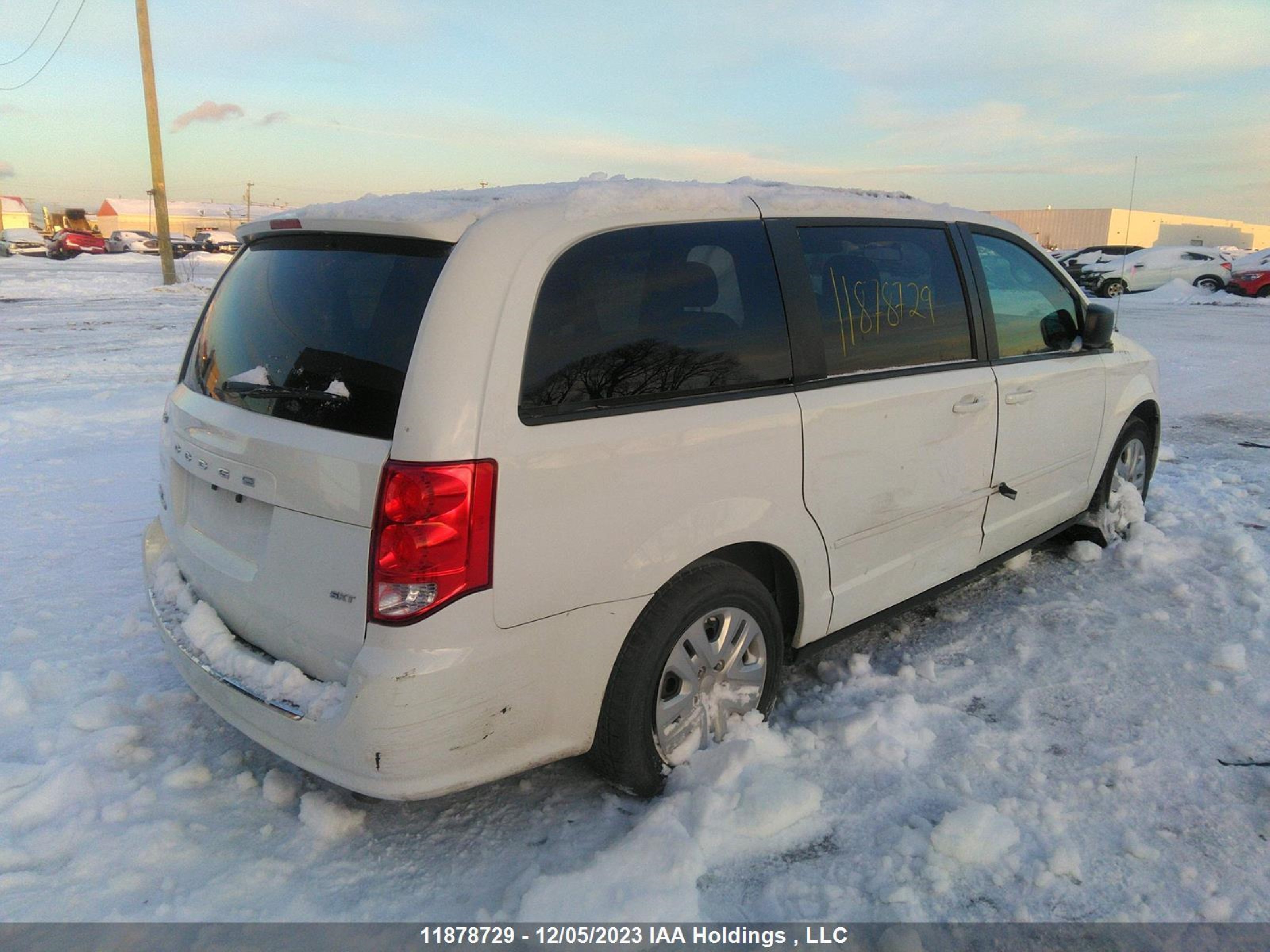 Photo 3 VIN: 2C4RDGBG2HR869781 - DODGE CARAVAN 