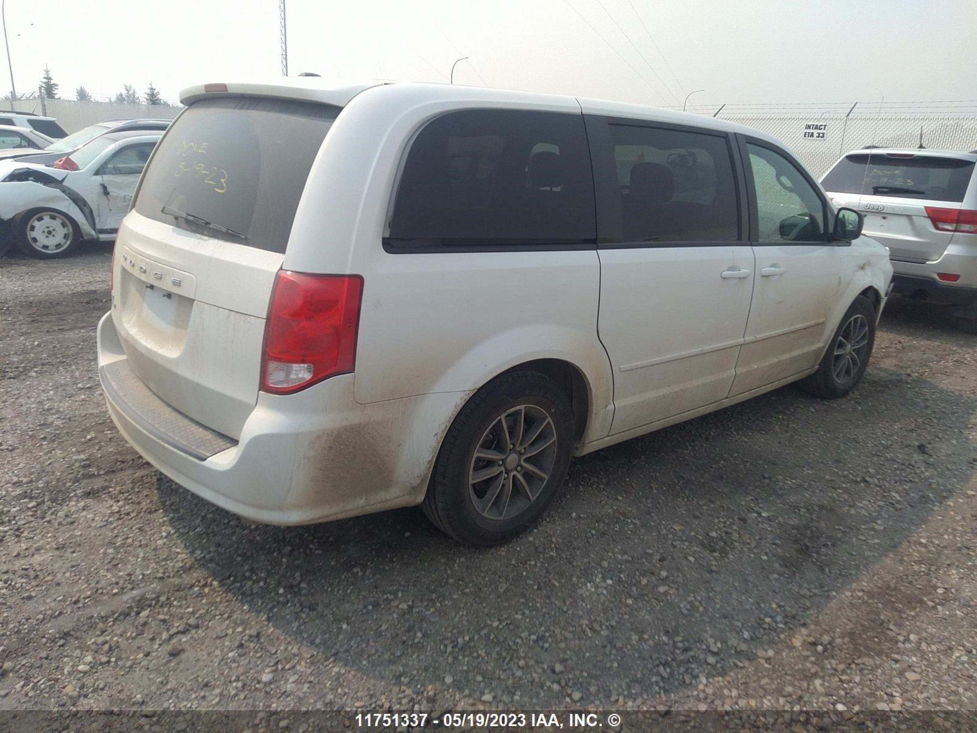 Photo 3 VIN: 2C4RDGBG2HR880554 - DODGE CARAVAN 