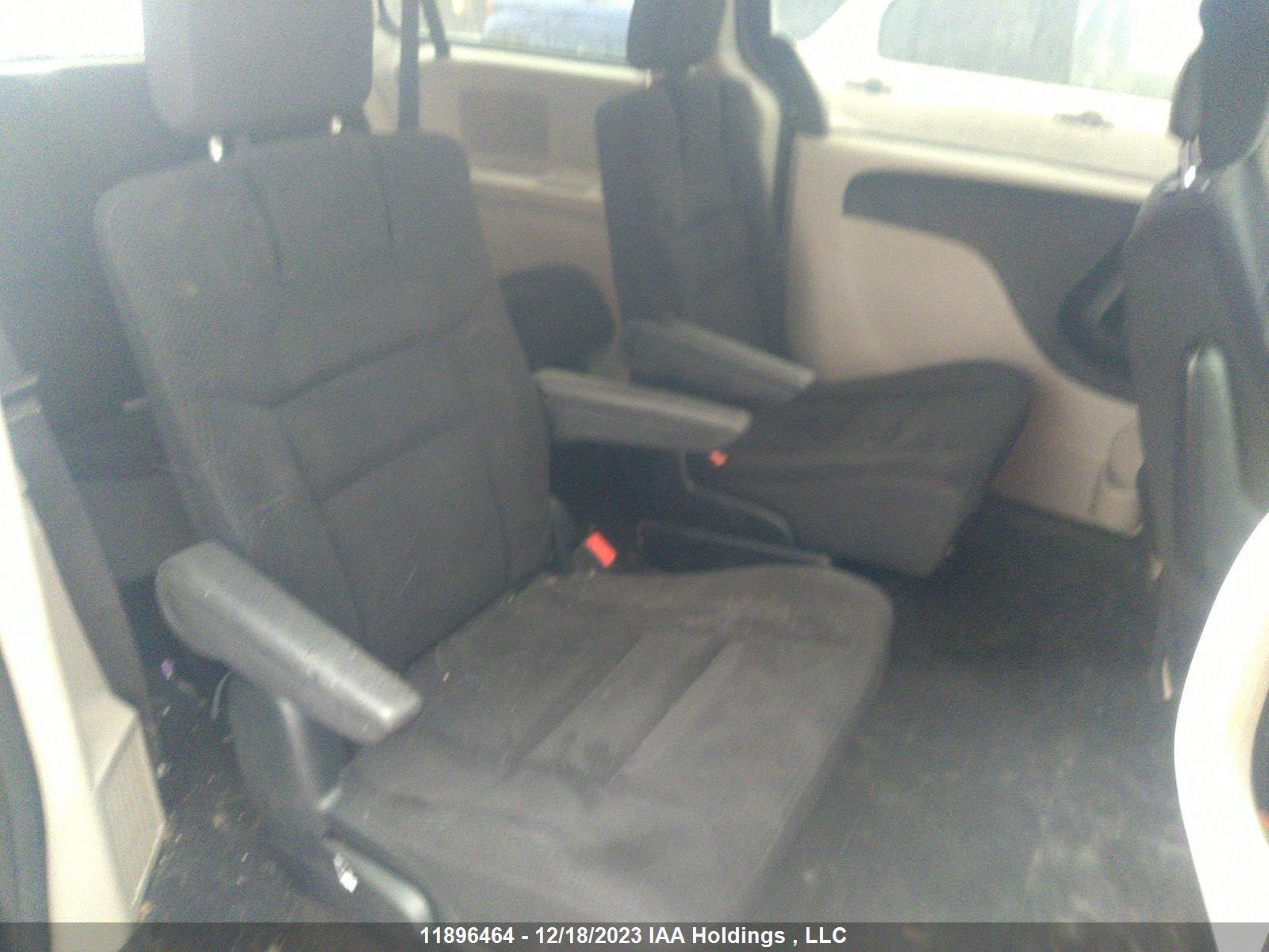 Photo 7 VIN: 2C4RDGBG2JR285922 - DODGE CARAVAN 