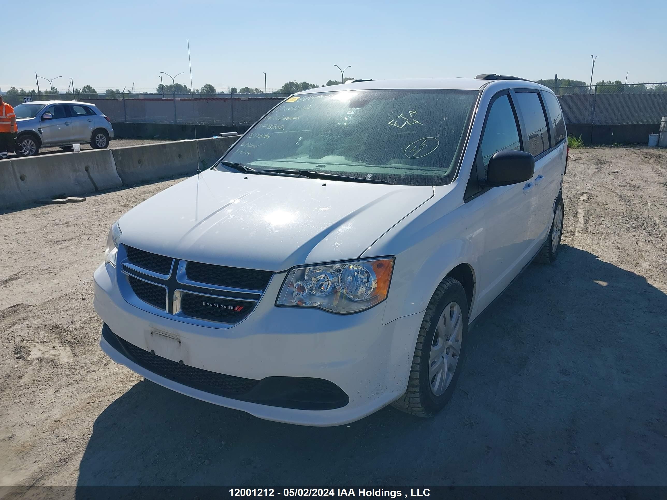 Photo 1 VIN: 2C4RDGBG2KR745002 - DODGE CARAVAN 