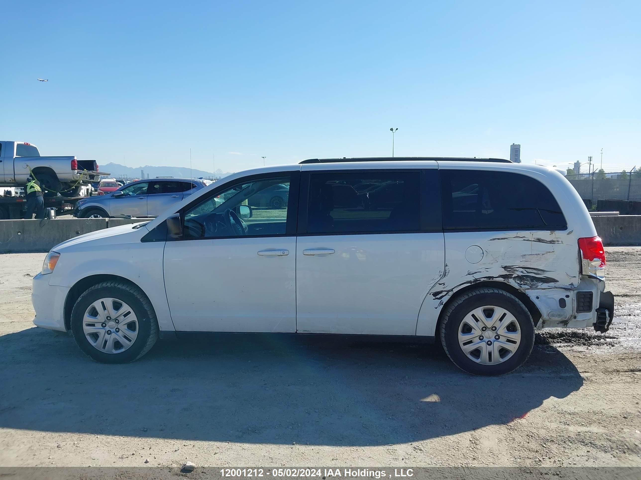 Photo 14 VIN: 2C4RDGBG2KR745002 - DODGE CARAVAN 