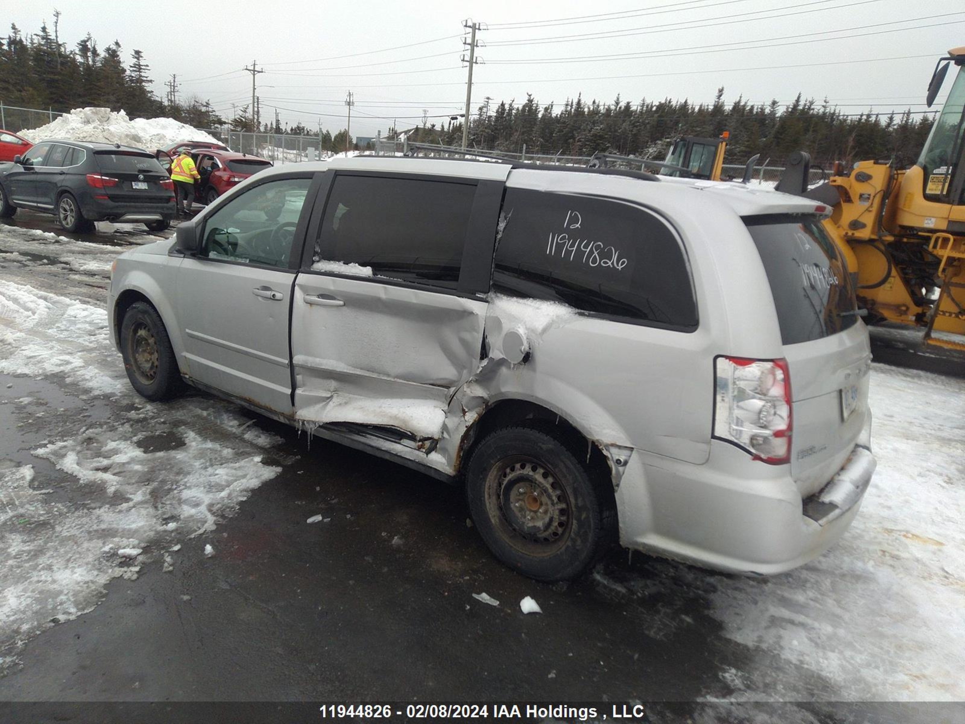 Photo 2 VIN: 2C4RDGBG3CR284880 - DODGE CARAVAN 