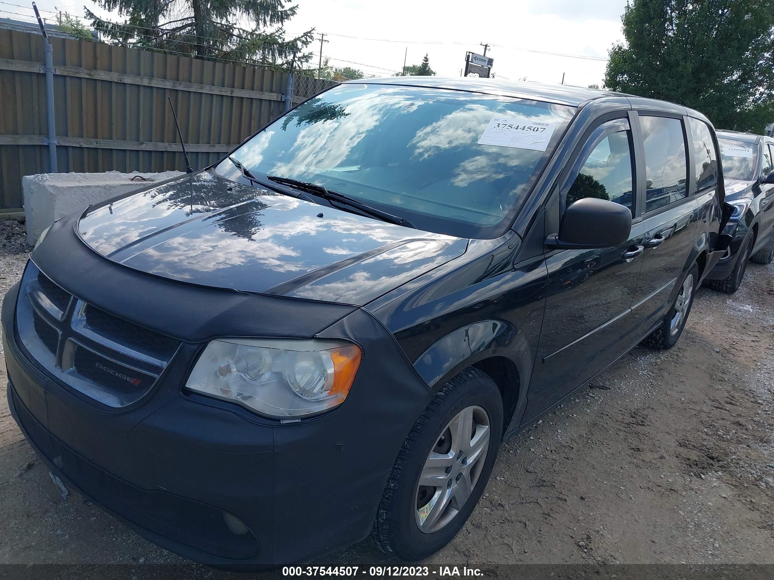 Photo 1 VIN: 2C4RDGBG3DR766198 - DODGE CARAVAN 