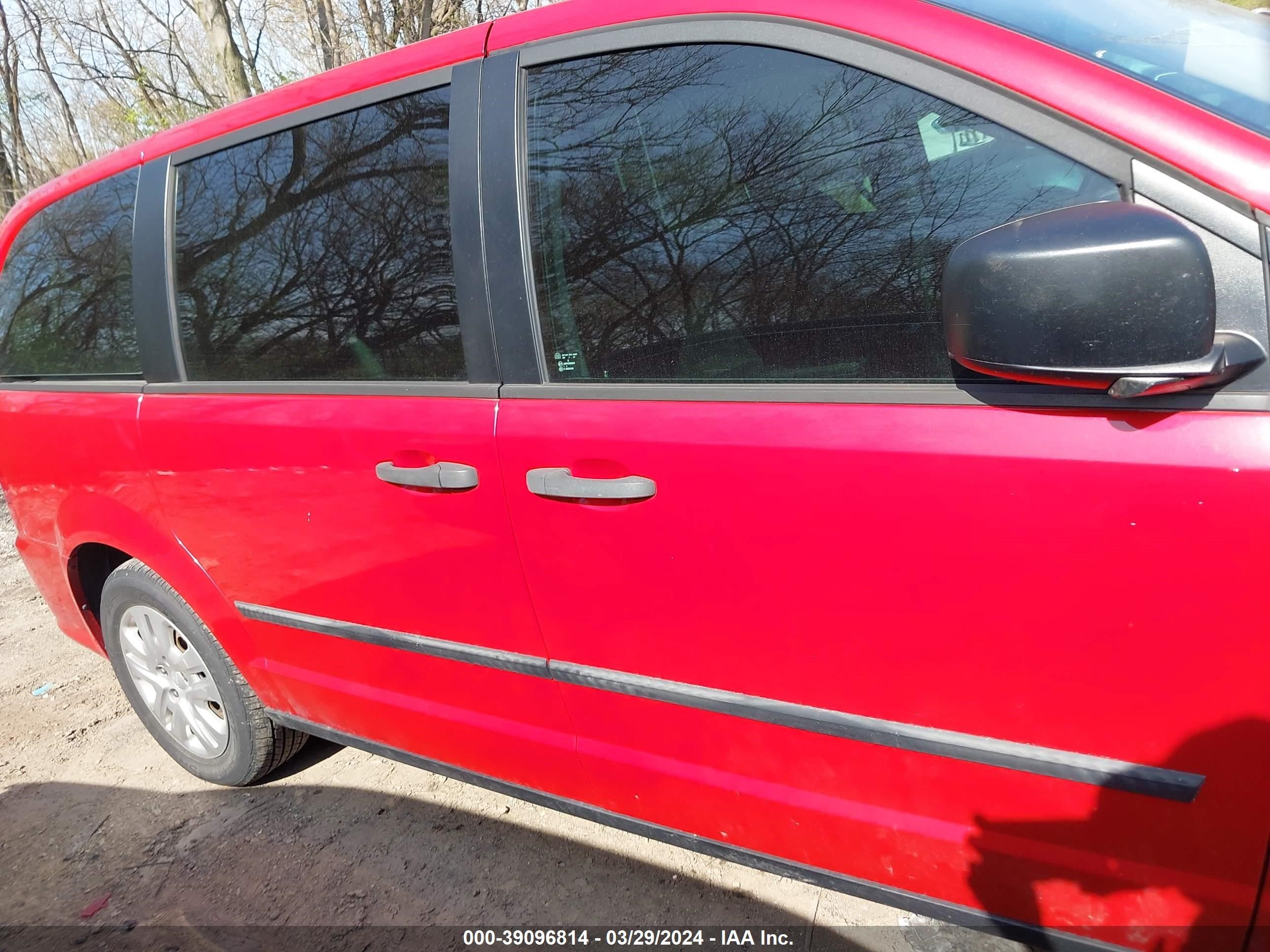 Photo 12 VIN: 2C4RDGBG3DR800043 - DODGE CARAVAN 