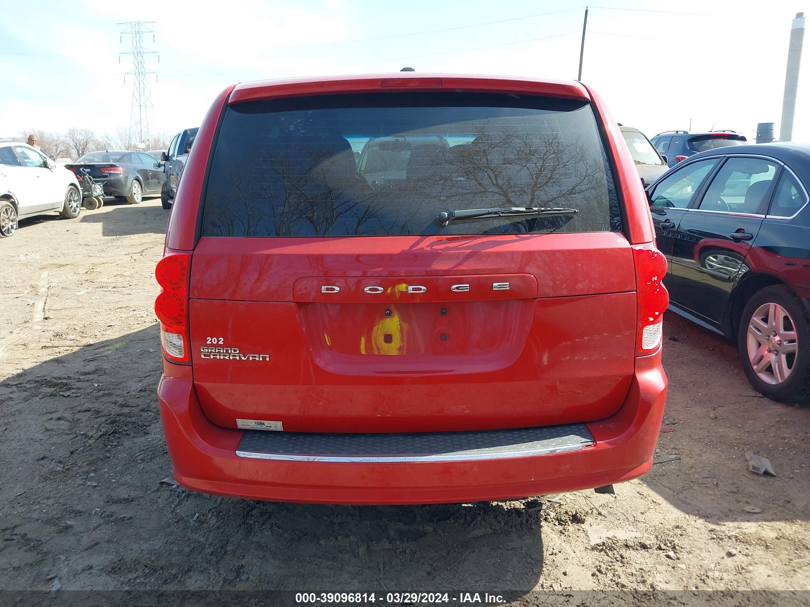 Photo 15 VIN: 2C4RDGBG3DR800043 - DODGE CARAVAN 