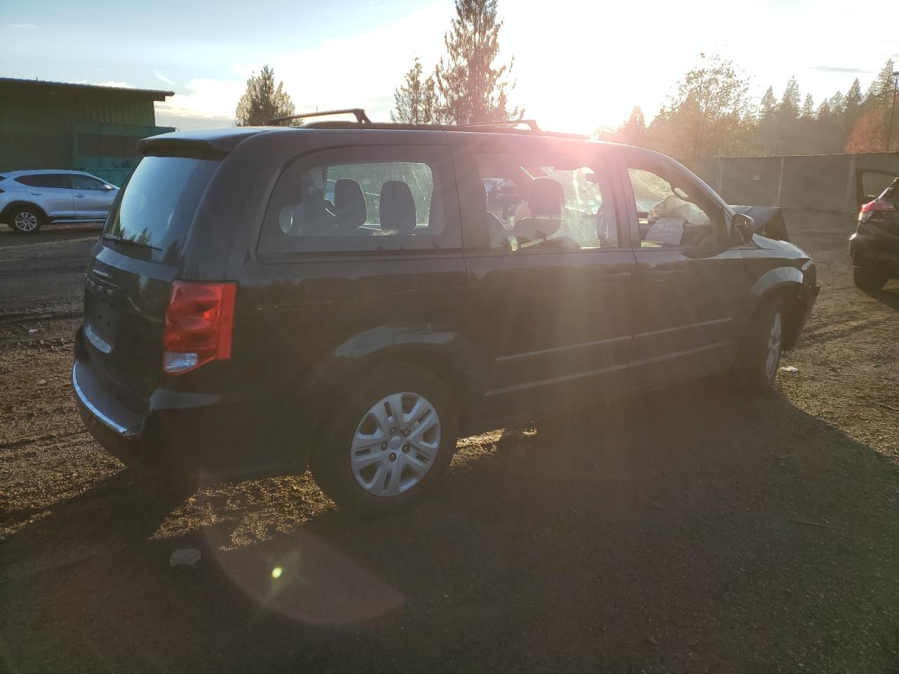 Photo 2 VIN: 2C4RDGBG3ER166475 - DODGE CARAVAN 