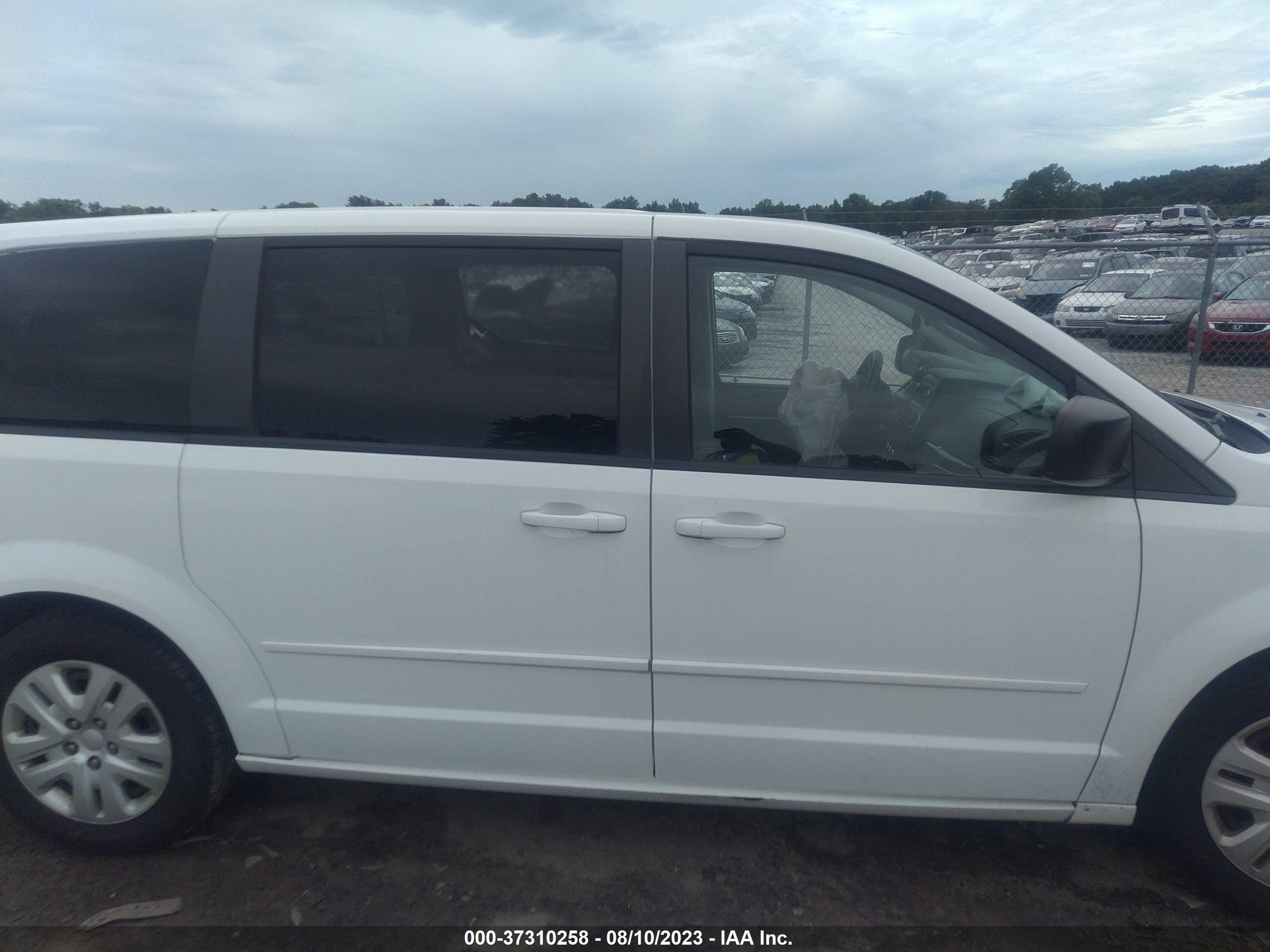 Photo 12 VIN: 2C4RDGBG3ER433100 - DODGE CARAVAN 