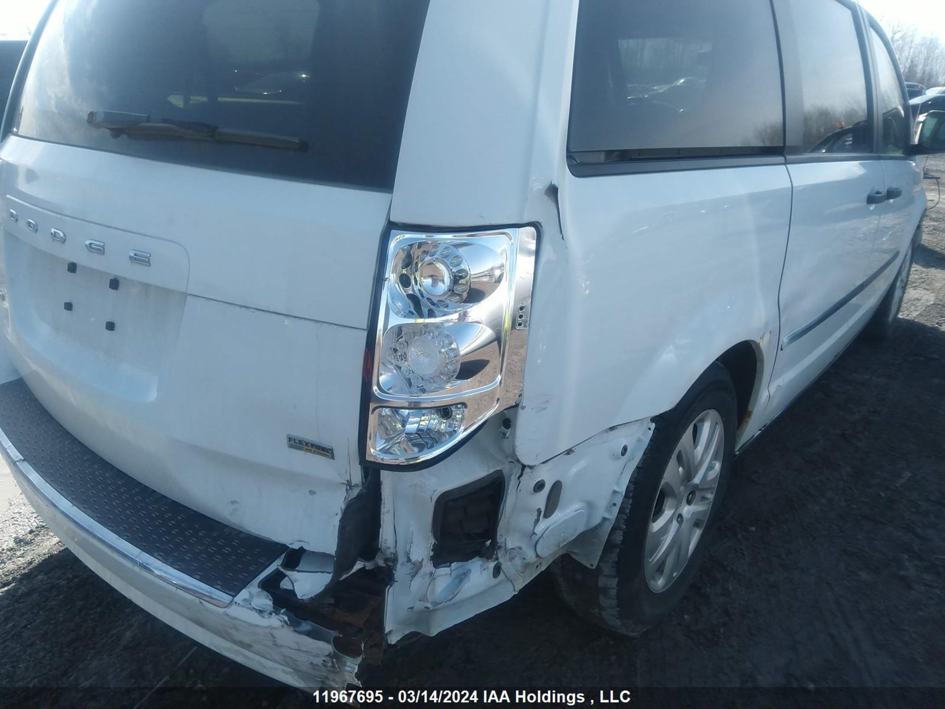 Photo 5 VIN: 2C4RDGBG3FR736332 - DODGE CARAVAN 