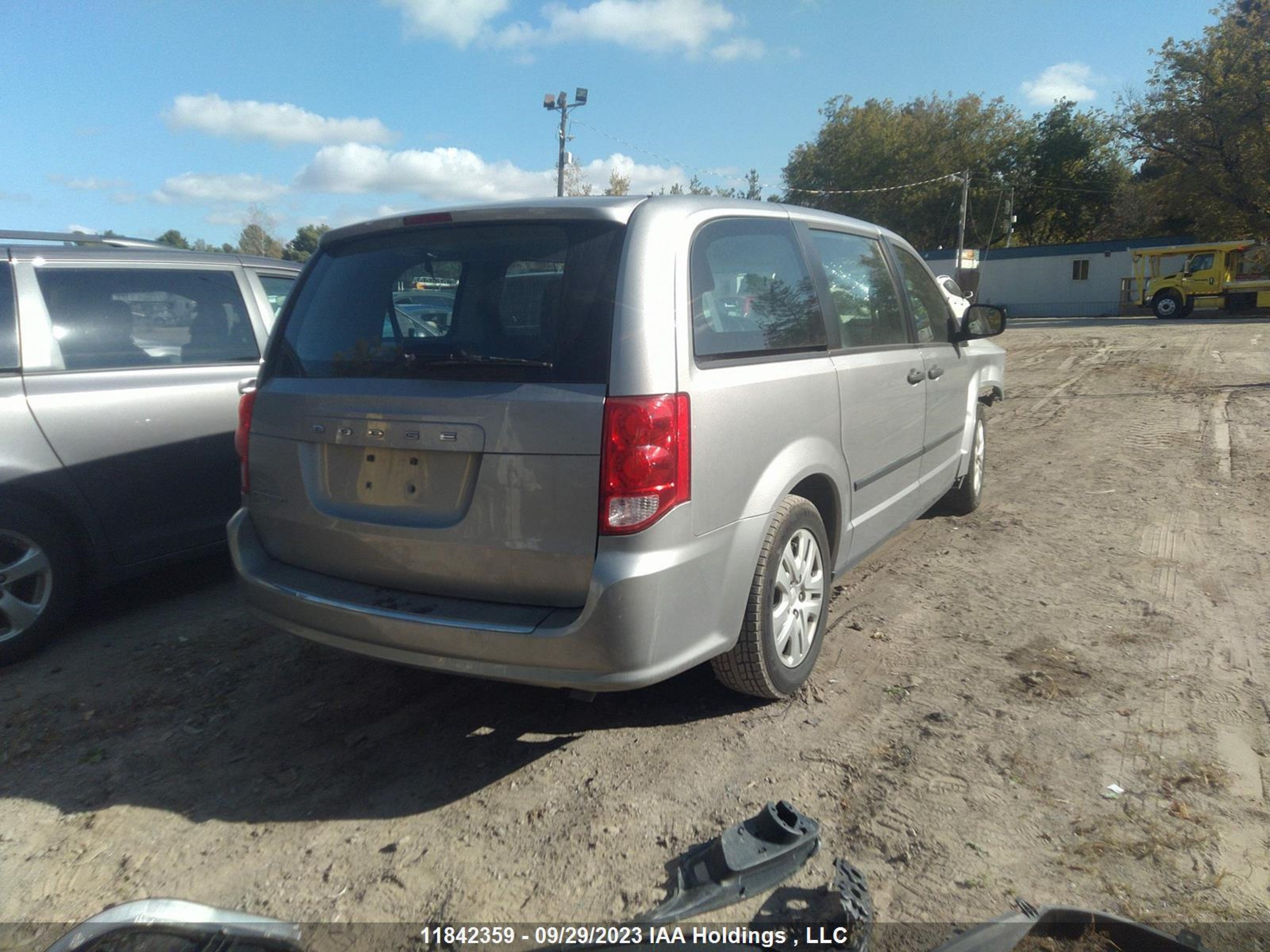 Photo 3 VIN: 2C4RDGBG3HR793522 - DODGE CARAVAN 