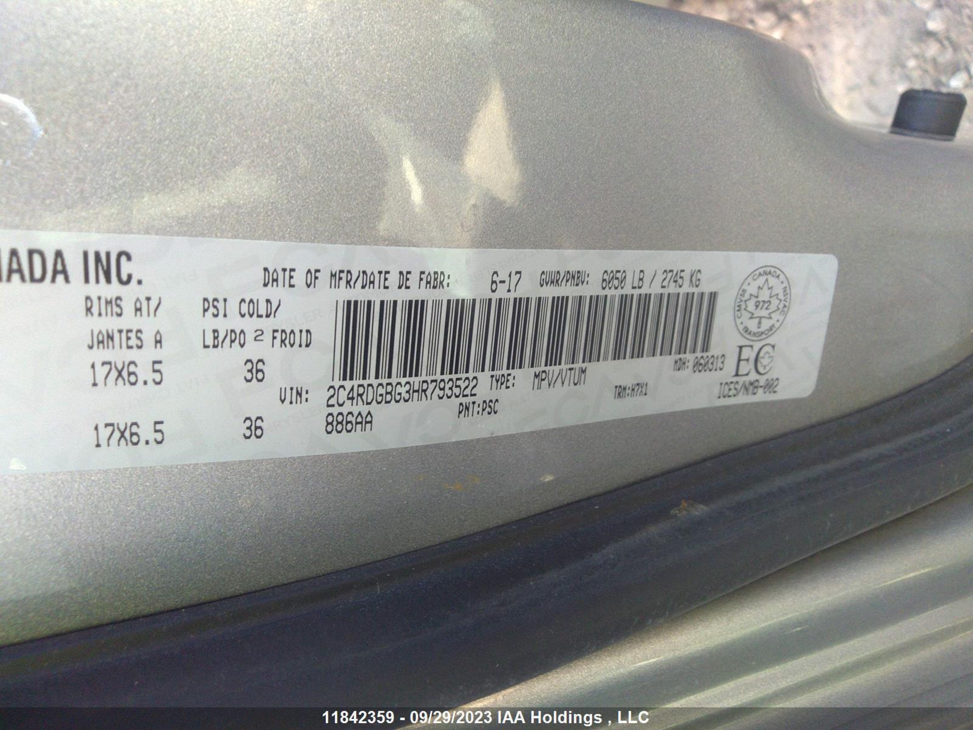 Photo 8 VIN: 2C4RDGBG3HR793522 - DODGE CARAVAN 