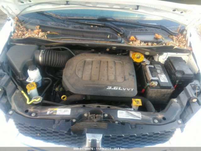 Photo 9 VIN: 2C4RDGBG3JR231996 - DODGE GRAND CARAVAN 