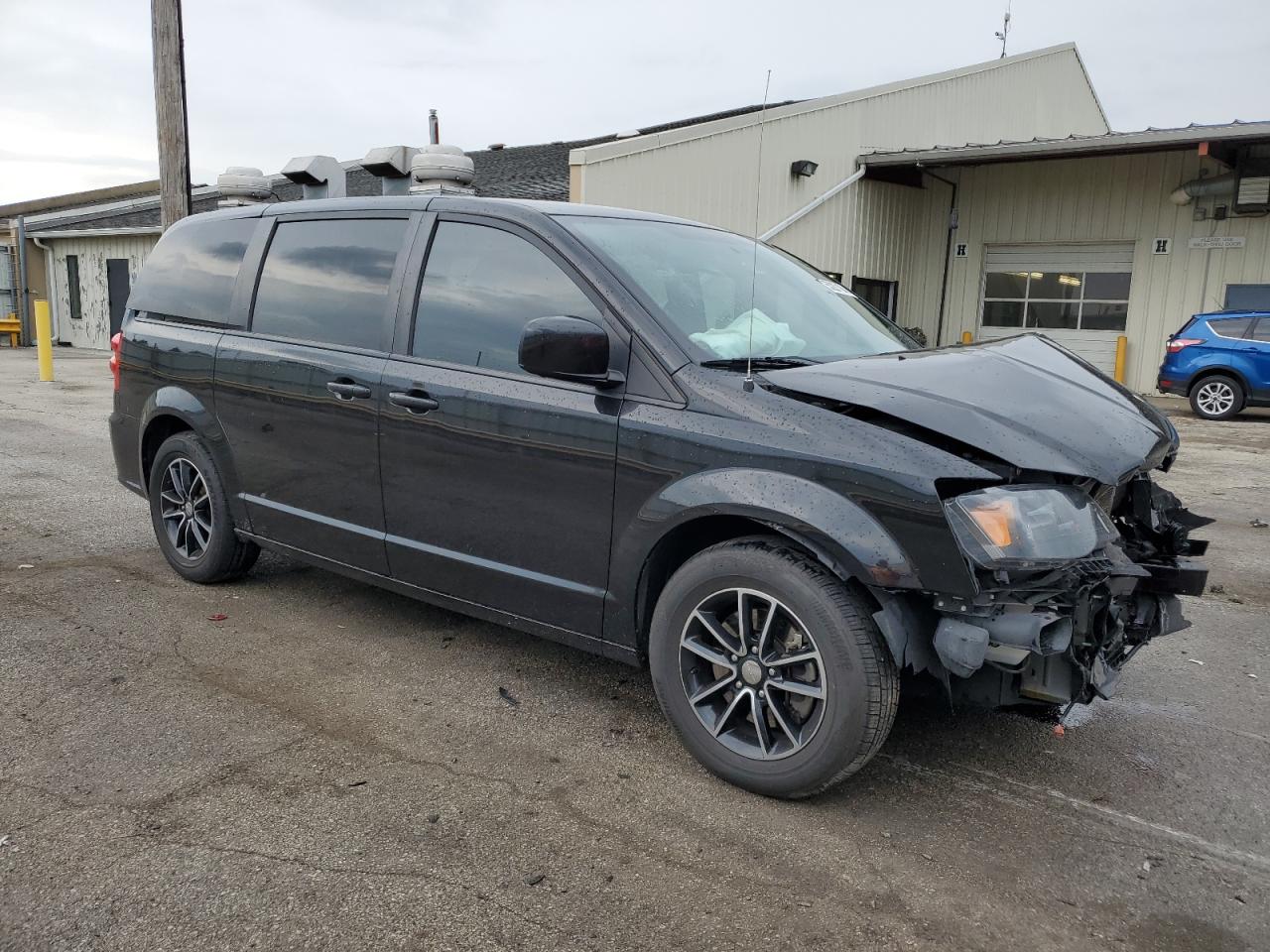 Photo 3 VIN: 2C4RDGBG3JR243727 - DODGE CARAVAN 