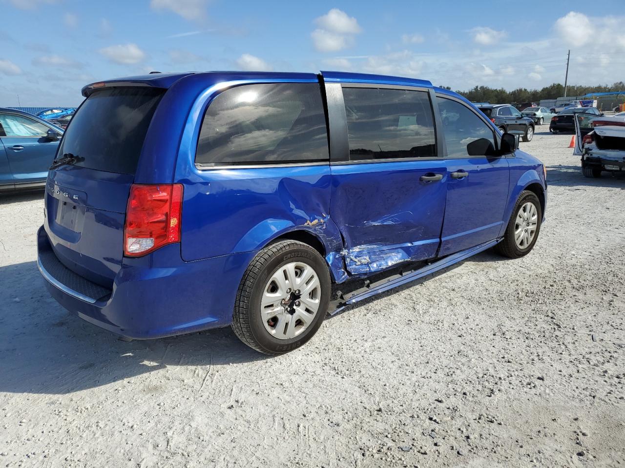 Photo 2 VIN: 2C4RDGBG3KR684615 - DODGE CARAVAN 