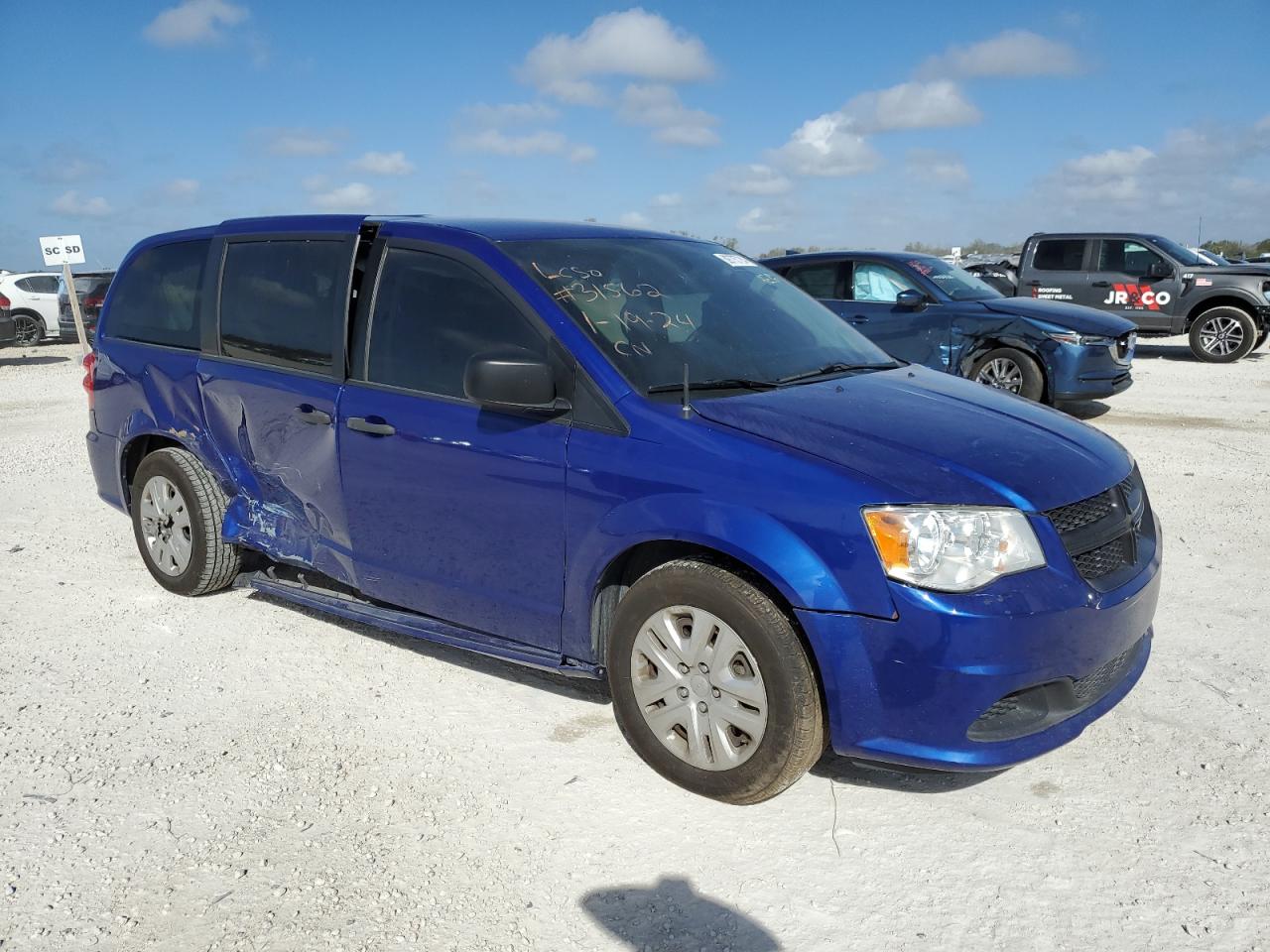 Photo 3 VIN: 2C4RDGBG3KR684615 - DODGE CARAVAN 