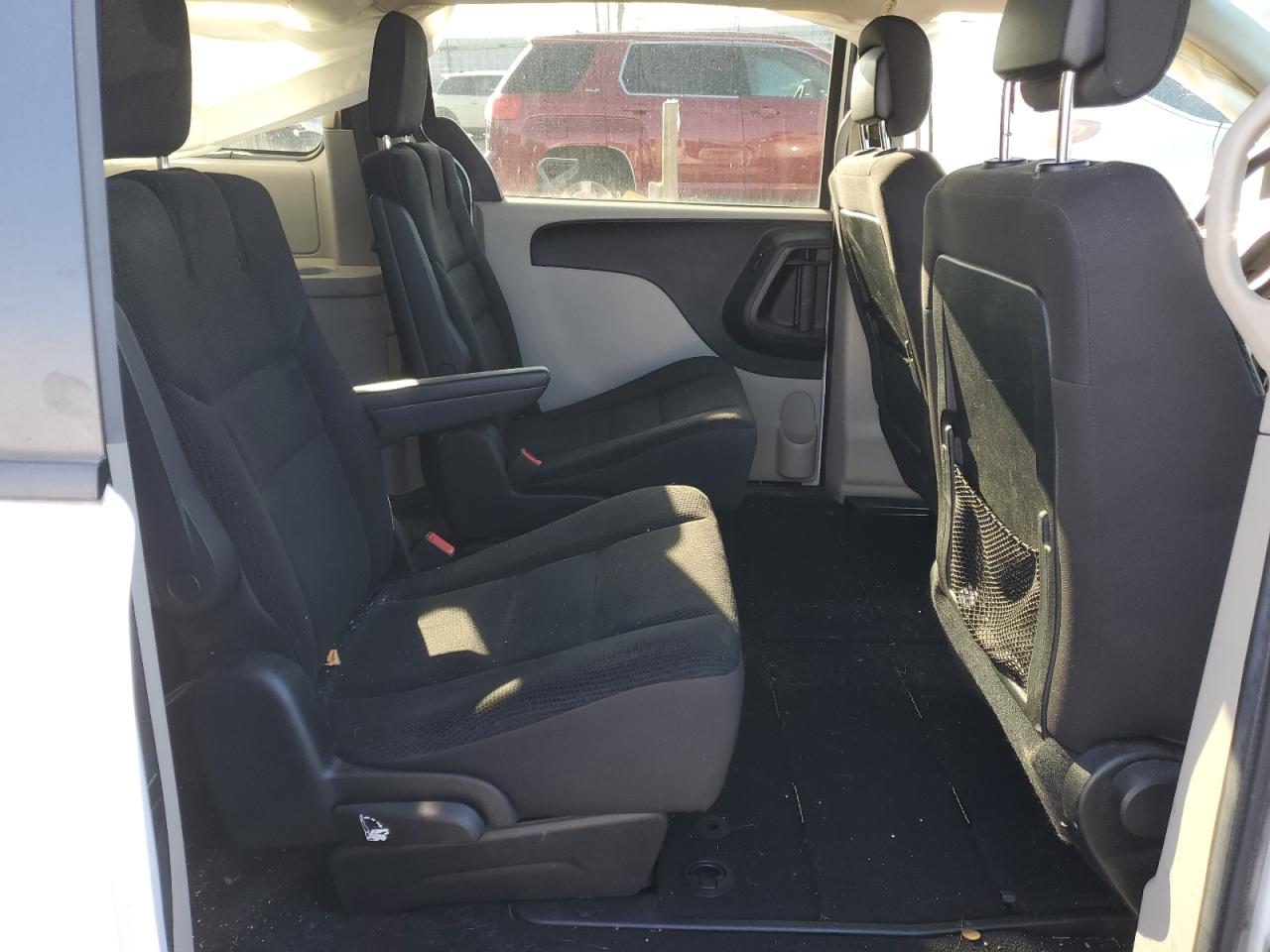 Photo 10 VIN: 2C4RDGBG3KR786660 - DODGE CARAVAN 