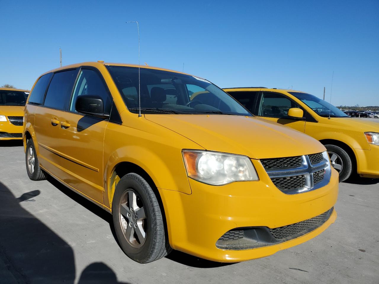 Photo 3 VIN: 2C4RDGBG4CR298349 - DODGE CARAVAN 