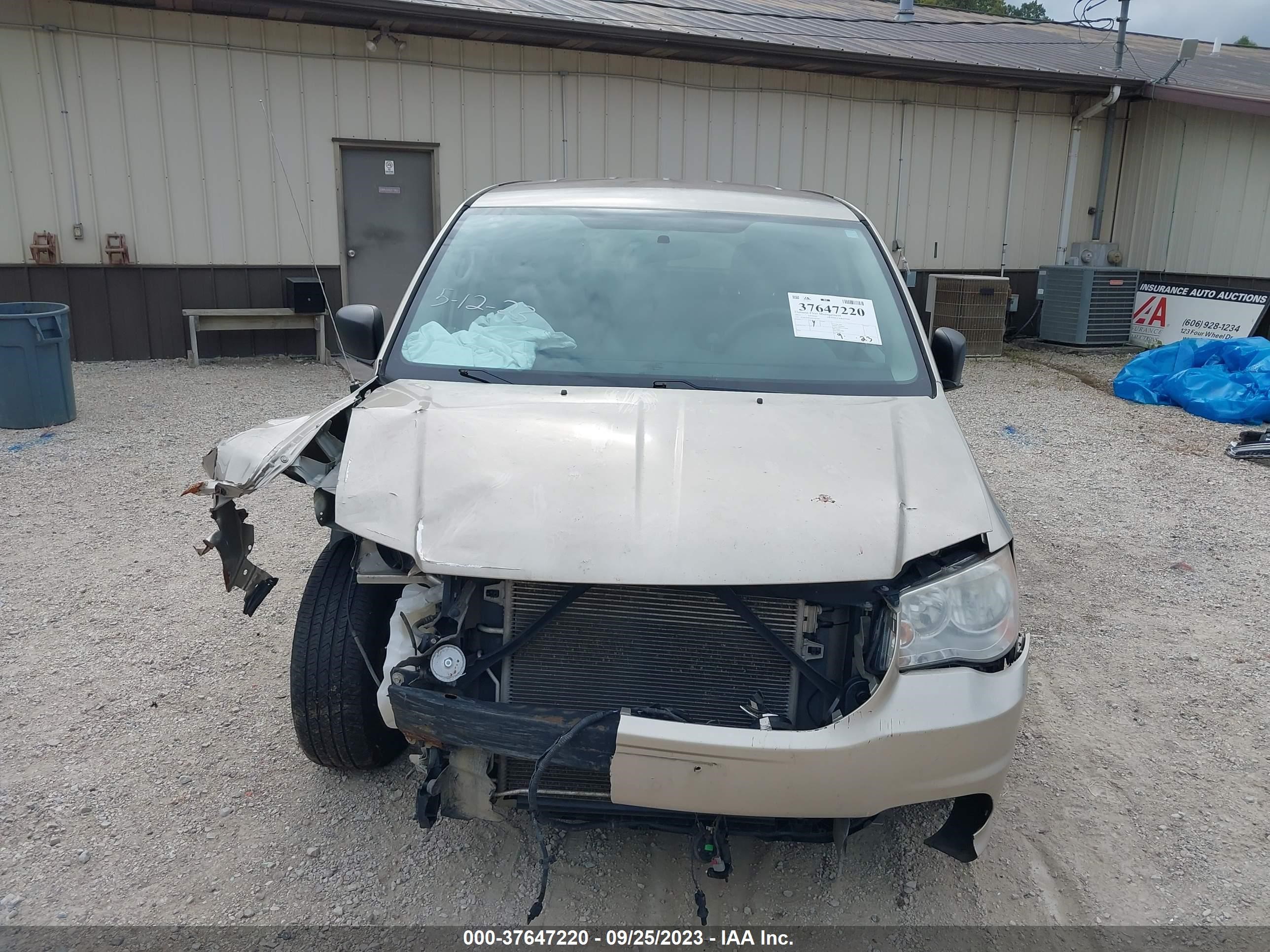 Photo 12 VIN: 2C4RDGBG4DR561649 - DODGE CARAVAN 