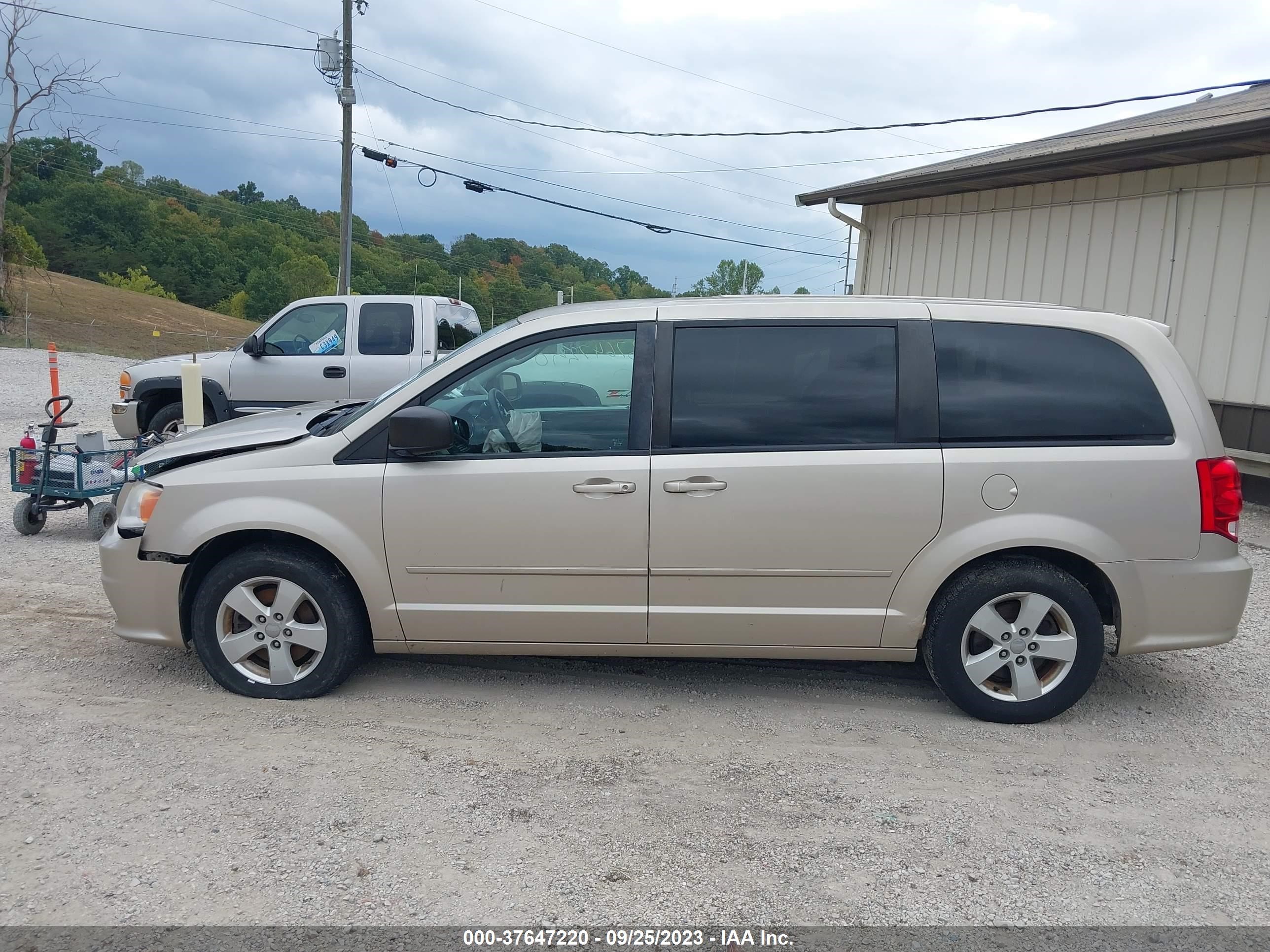 Photo 14 VIN: 2C4RDGBG4DR561649 - DODGE CARAVAN 