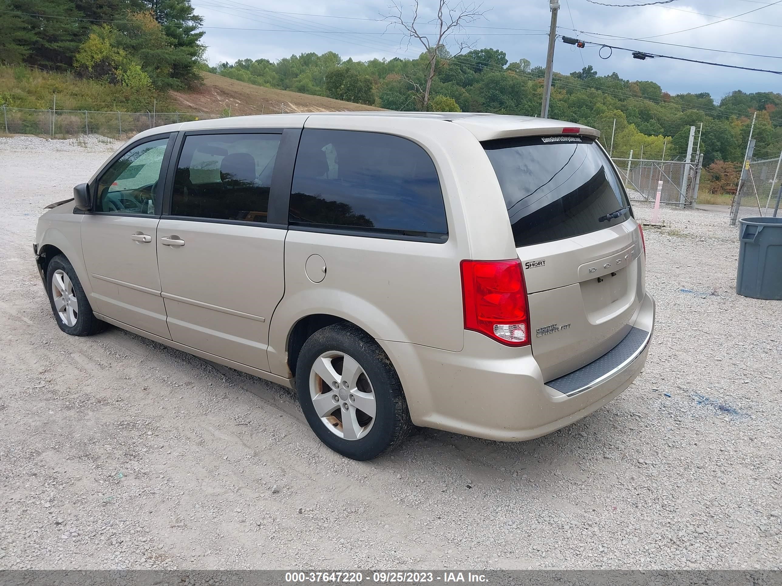 Photo 2 VIN: 2C4RDGBG4DR561649 - DODGE CARAVAN 