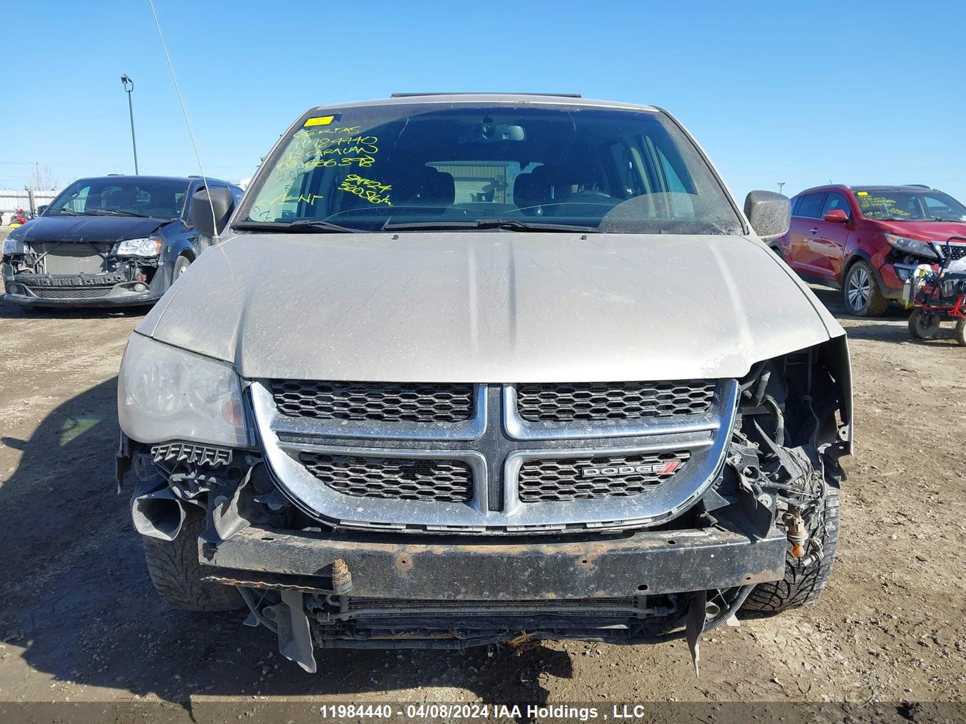 Photo 12 VIN: 2C4RDGBG4DR666398 - DODGE CARAVAN 