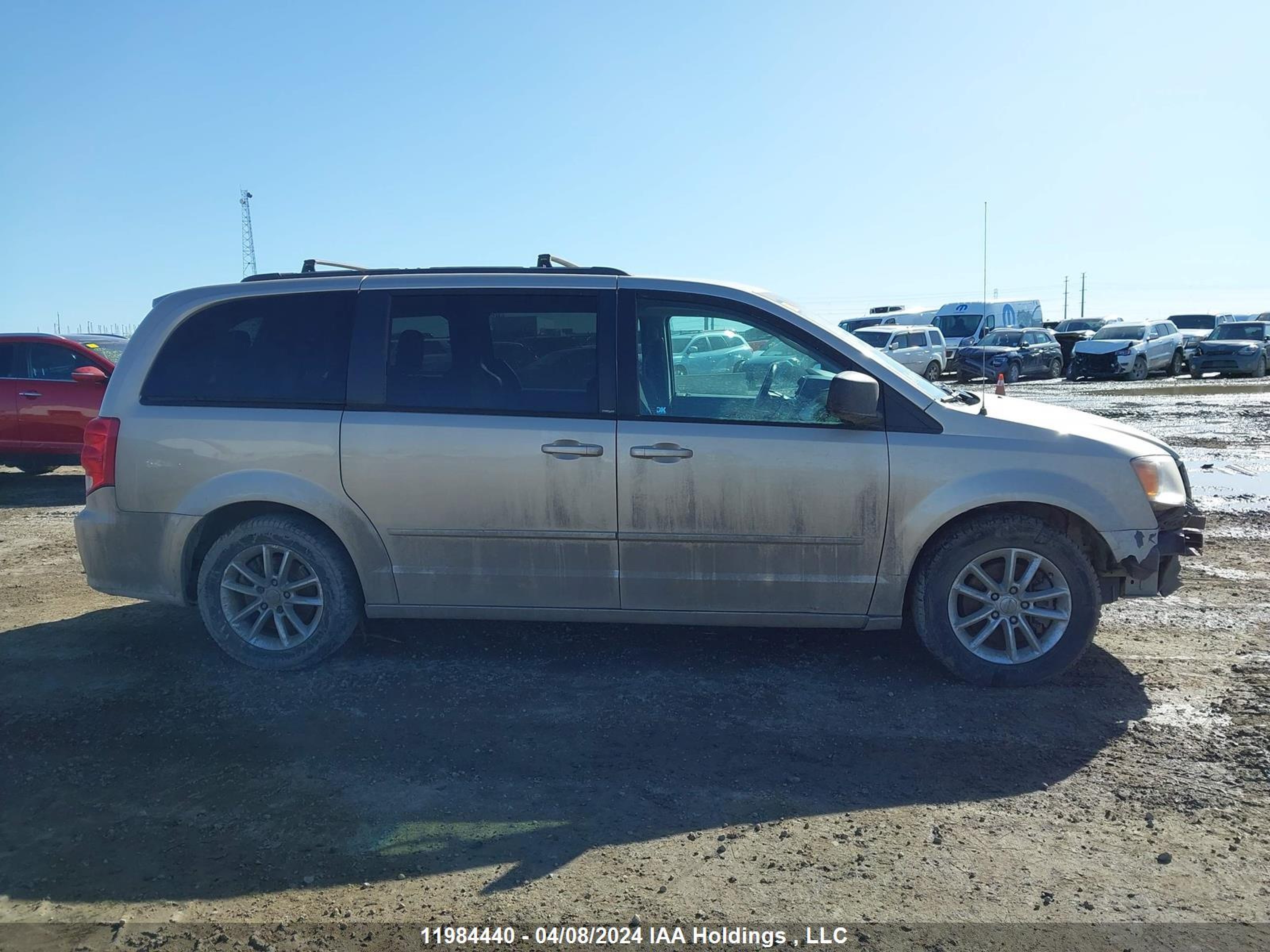 Photo 13 VIN: 2C4RDGBG4DR666398 - DODGE CARAVAN 