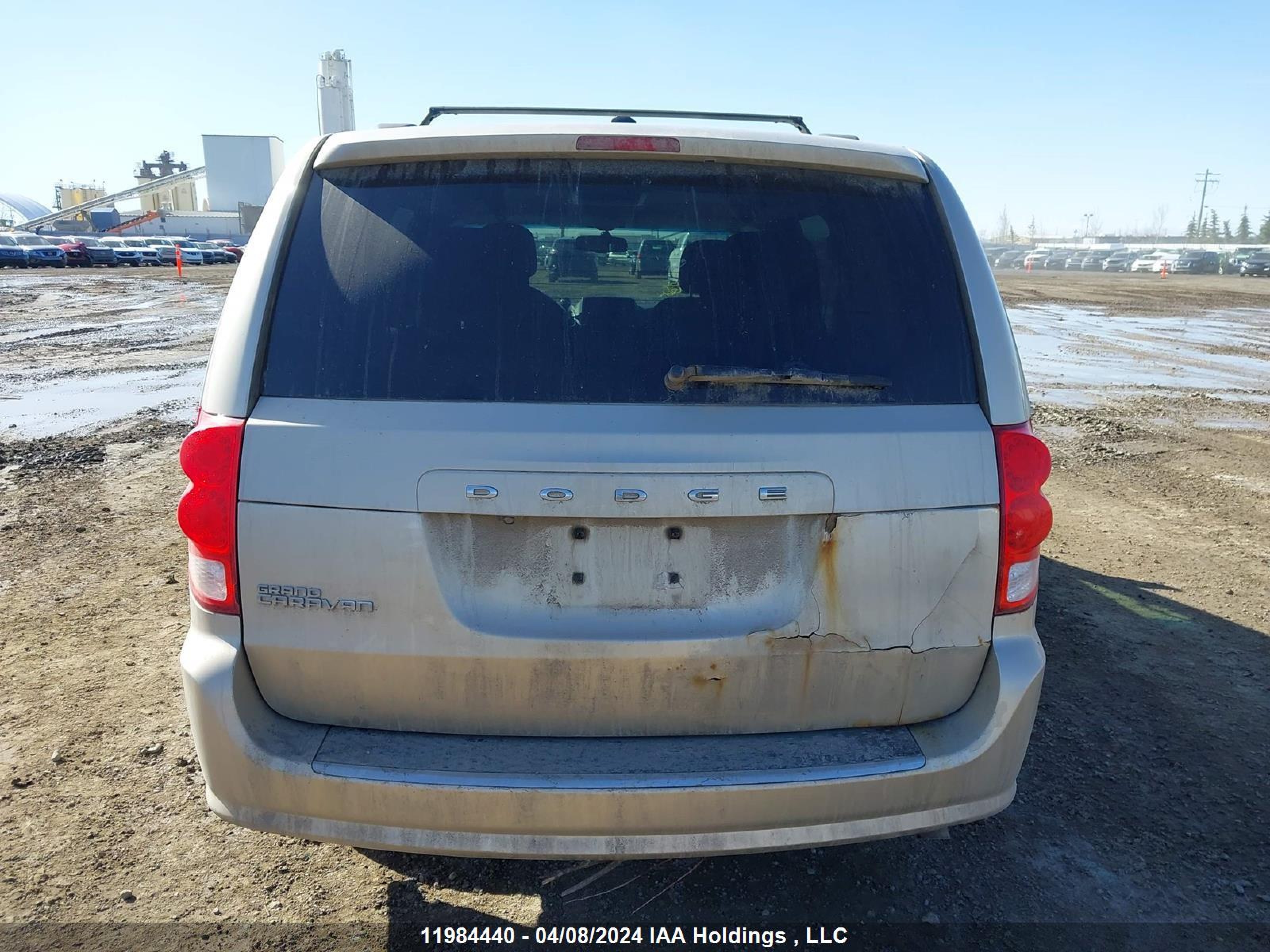 Photo 16 VIN: 2C4RDGBG4DR666398 - DODGE CARAVAN 